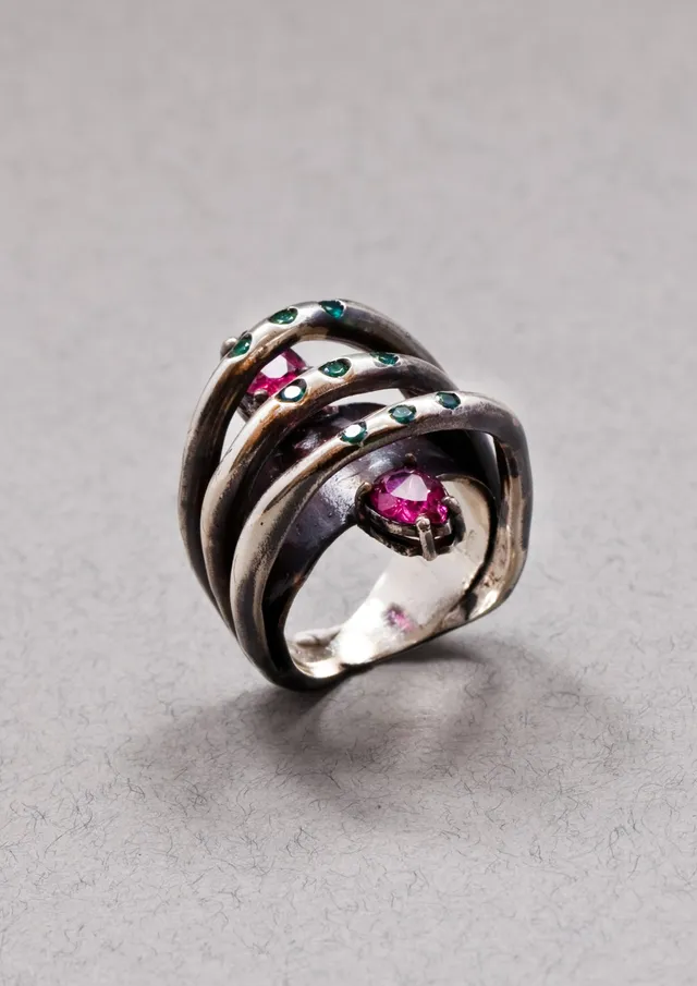 Voodoo Jewels Bold Shapes Lianas anello argento brunito pietre