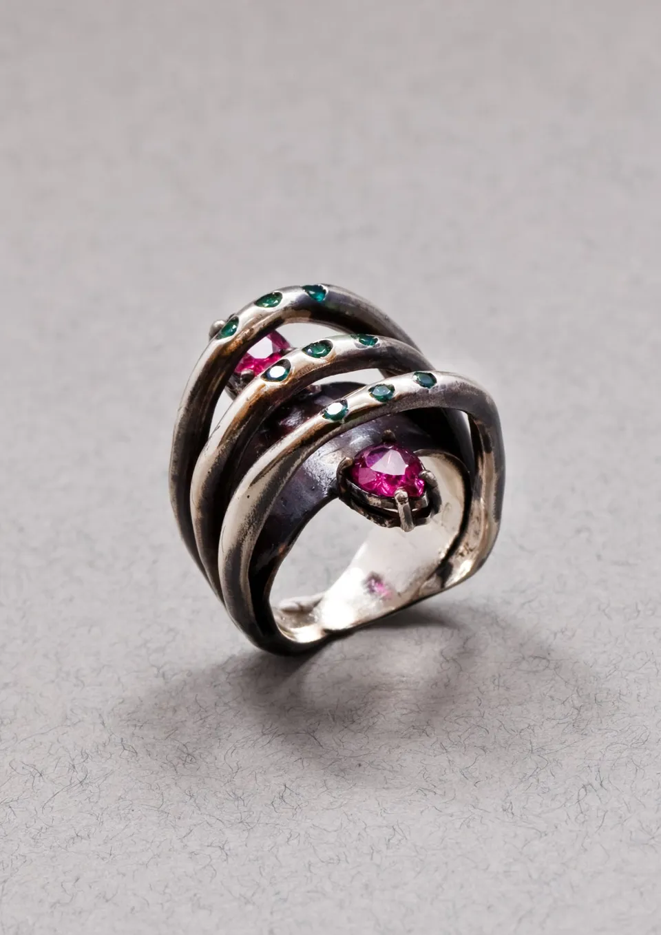 Voodoo Jewels Bold Shapes Lianas anello argento brunito pietre