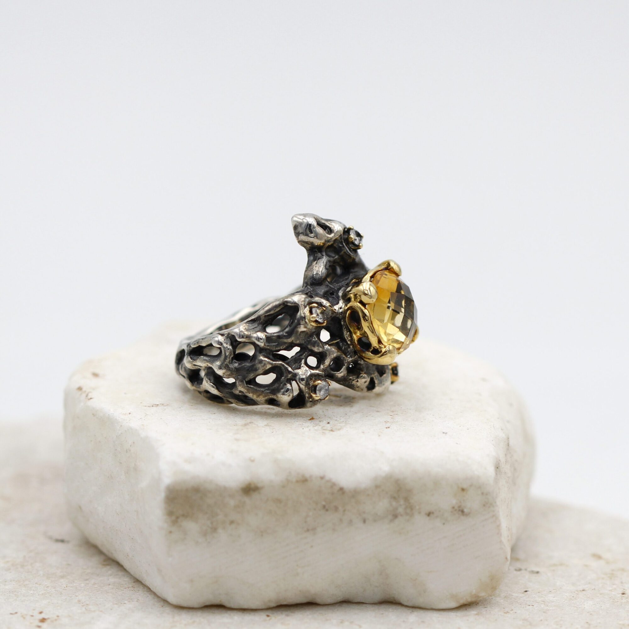 Anna Gioielli Collezione Marte anello citrino diamanti grigi