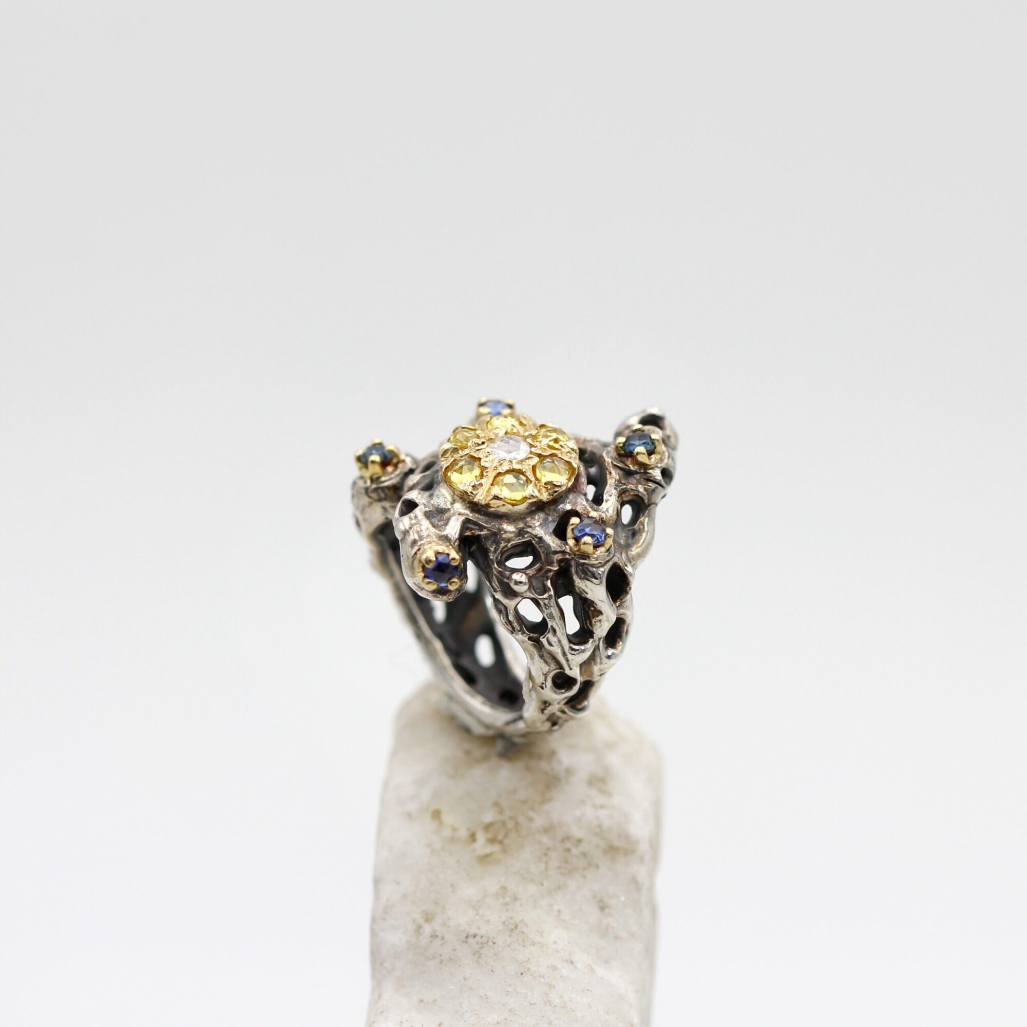 Anna Gioielli Collezione Marte anello oro zaffiri diamante