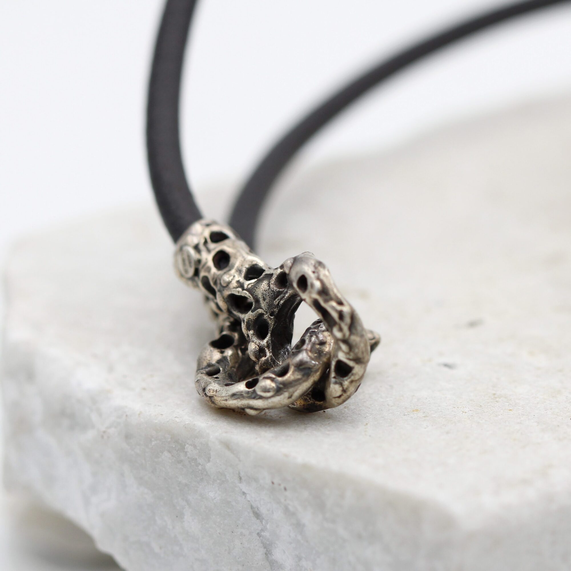 Anna Gioielli Collezione Marte pendente sfera argento cuoio