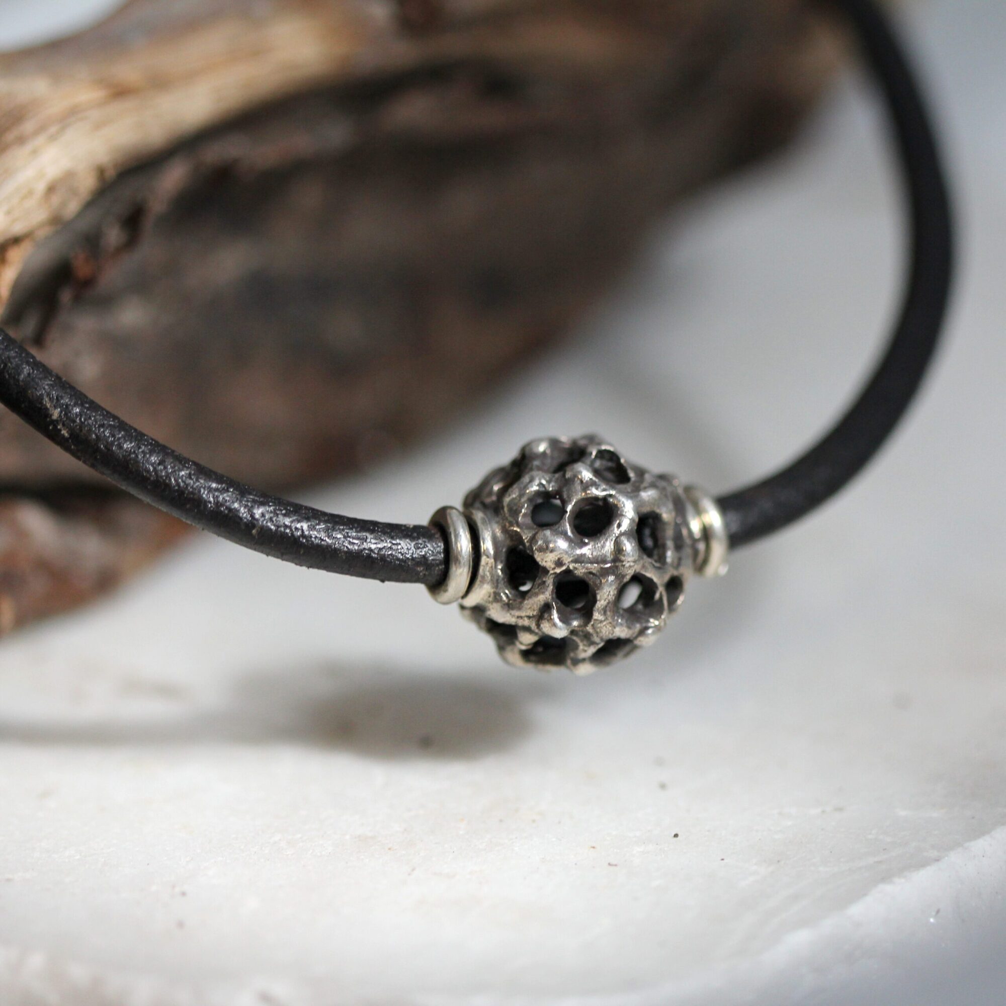 Anna Gioielli Collezione Marte pendente sfera argento cuoio