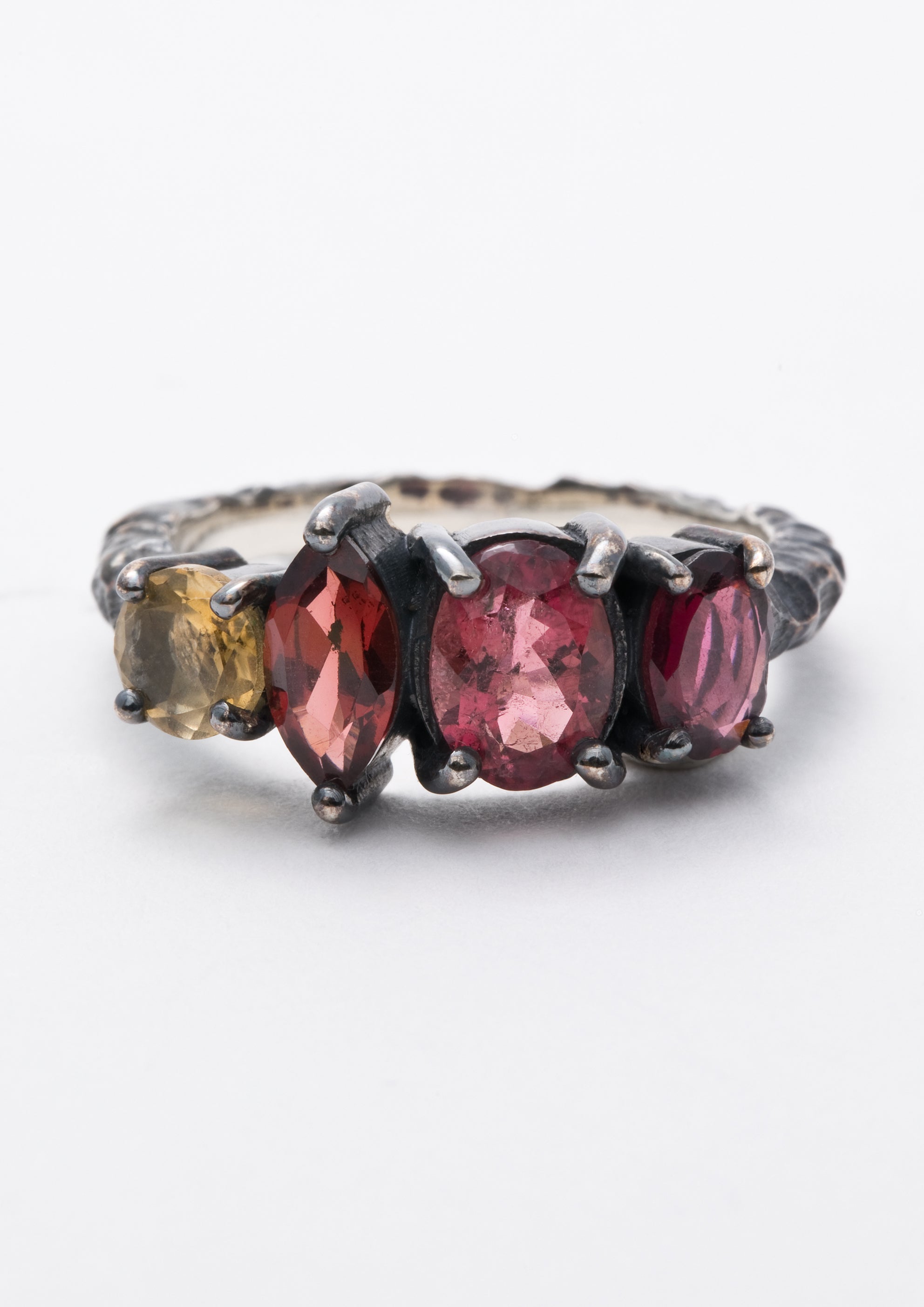 Voodoo Jewels Bold Shapes Dark Nari anello brunito tormaline