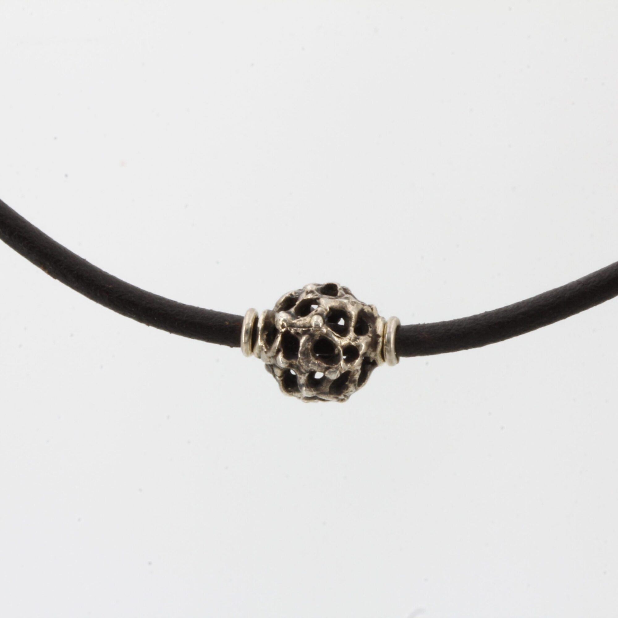Anna Gioielli Collezione Marte pendente sfera argento cuoio
