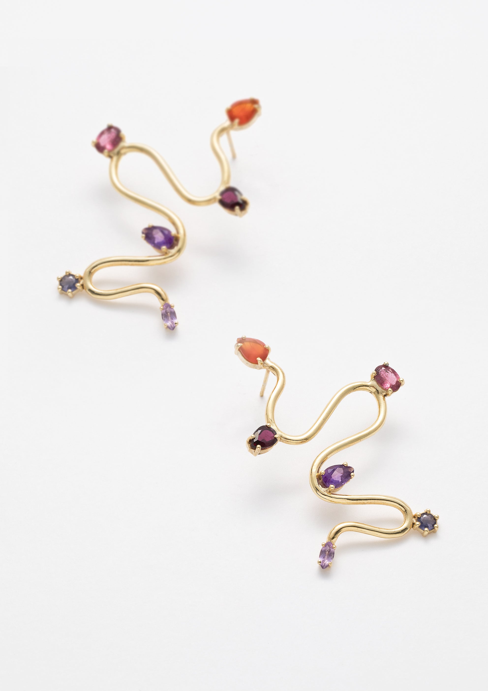 Voodoo Jewels Bold Shapes Yamuna orecchini argento dorato pietre