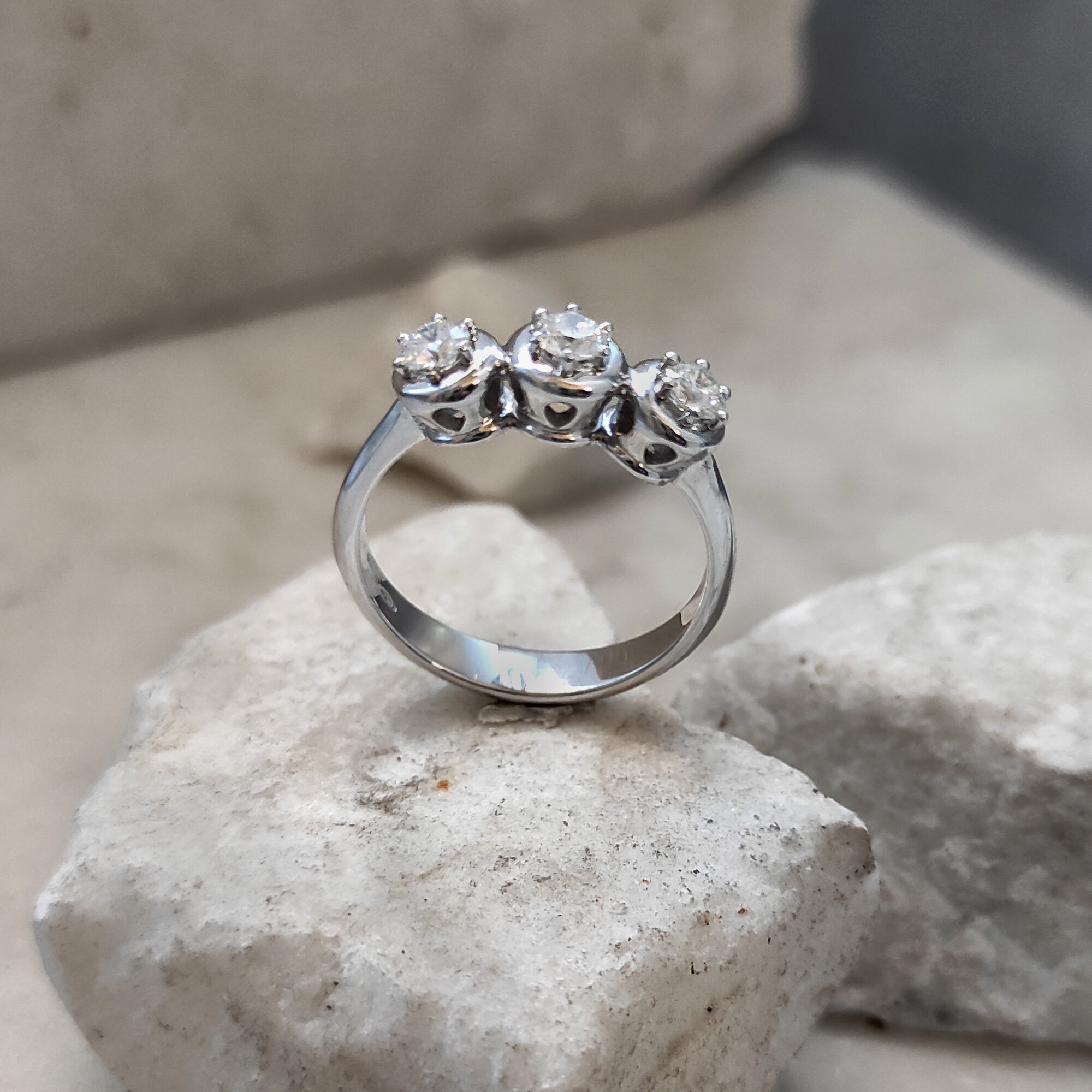 Anna Gioielli Classici anello trilogy oro bianco 3 diamanti 0.45ct