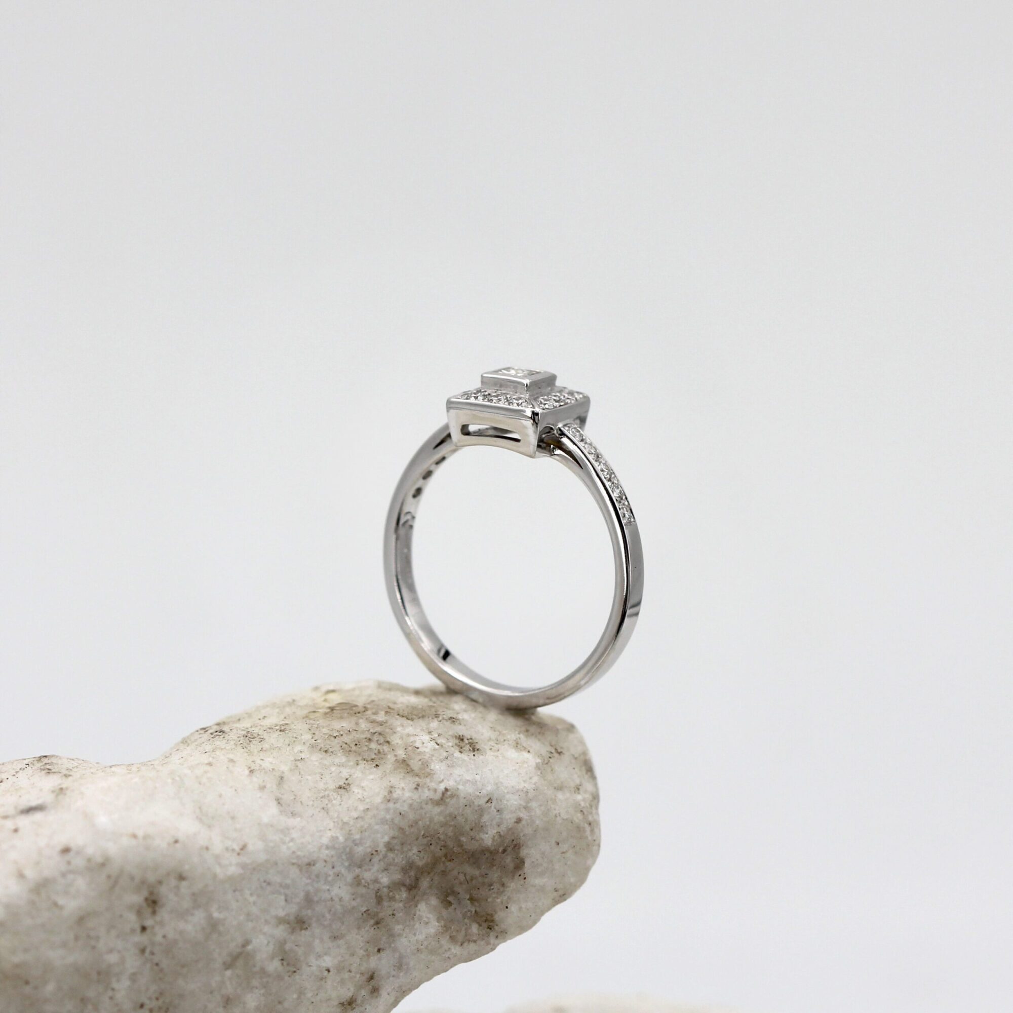 Anna Gioielli Square anello oro bianco diamante Princess halo