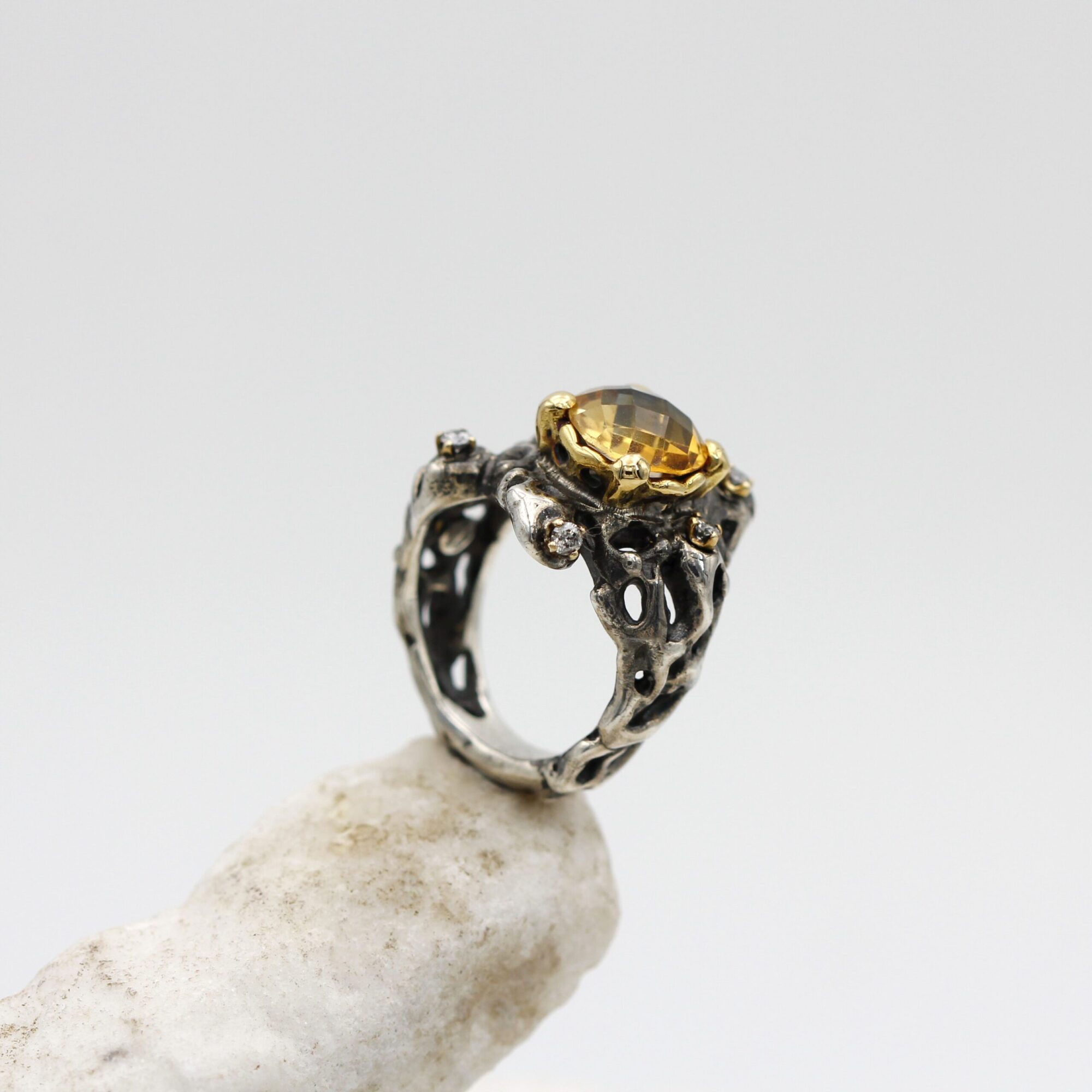 Anna Gioielli Collezione Marte anello citrino diamanti grigi