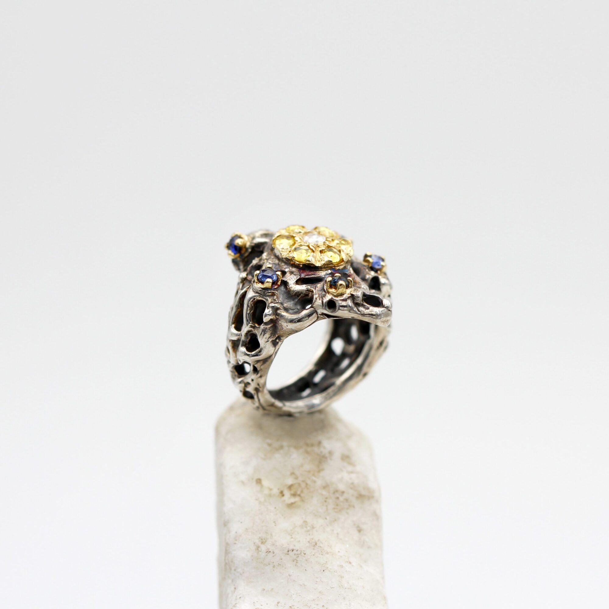 Anna Gioielli Collezione Marte anello oro zaffiri diamante