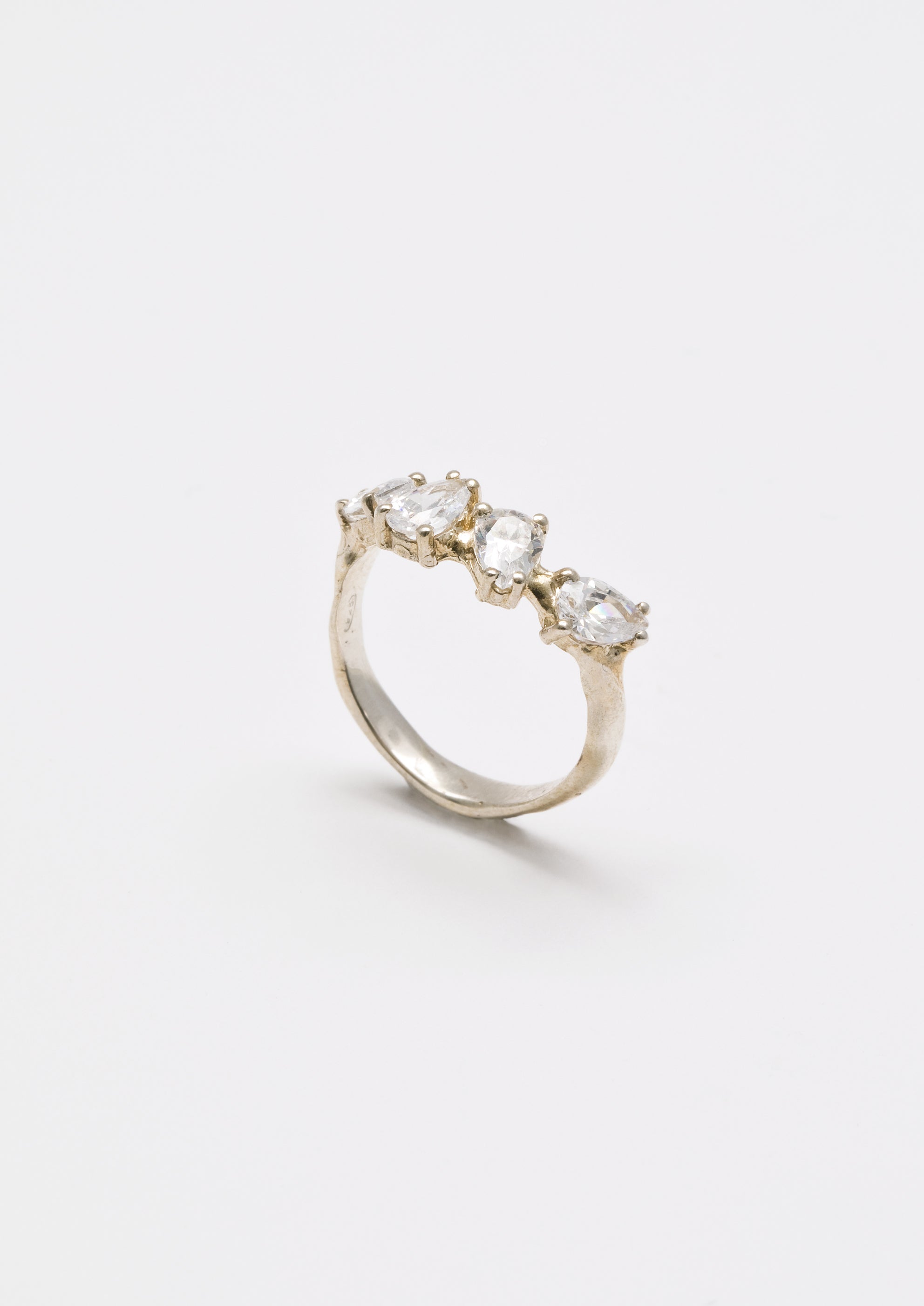 Voodoo Jewels Bold Shapes Taitle anello argento goccia M