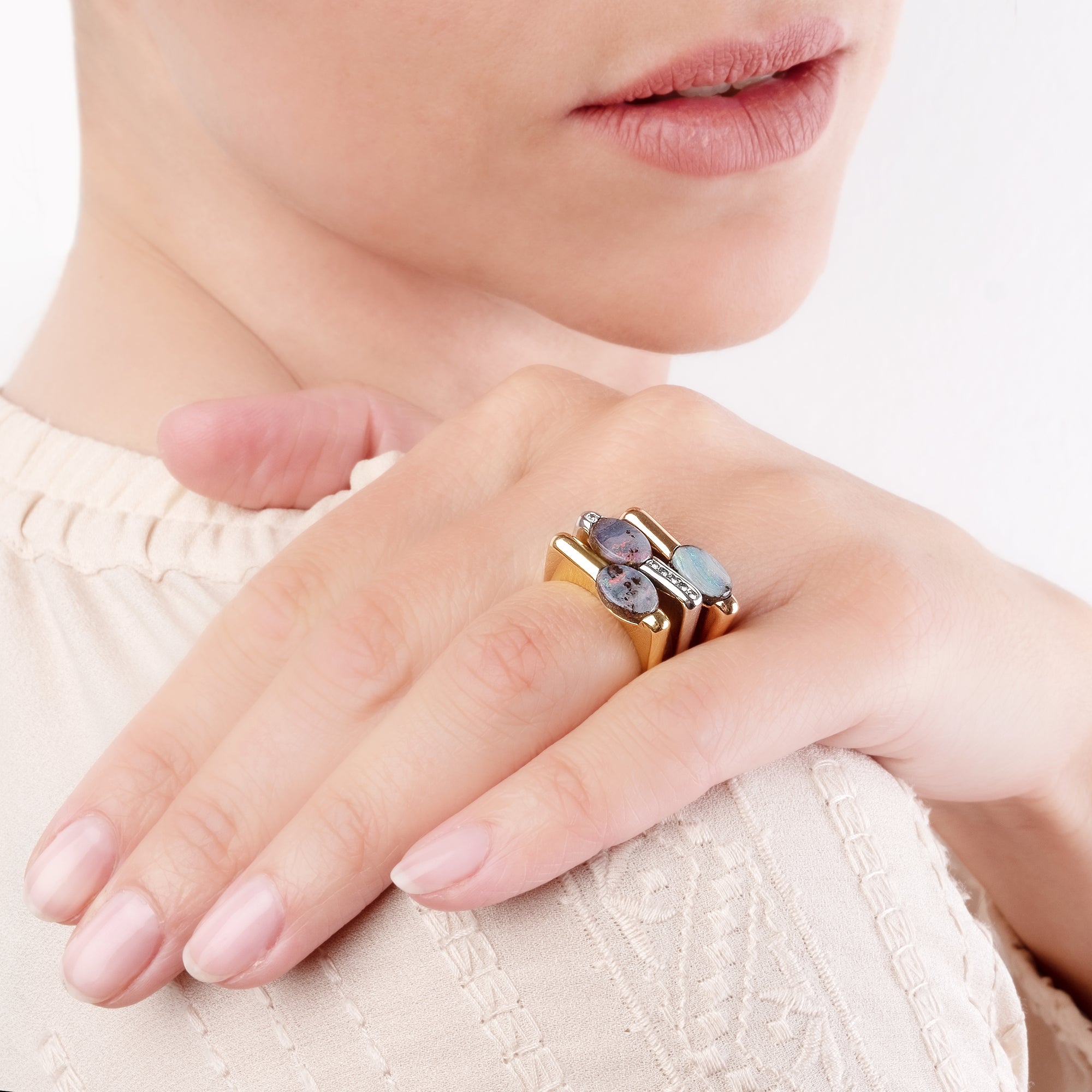 Noi Gioielli Unico anello oro 18k opale boulder diamanti