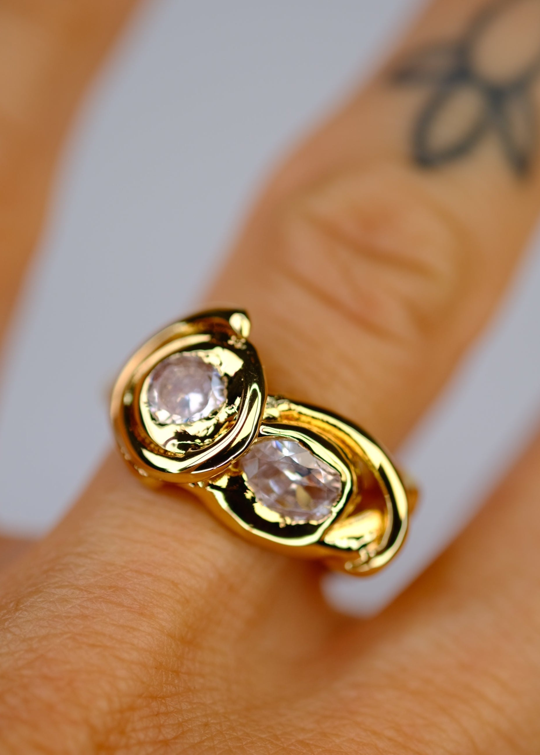 Voodoo Jewels Bold Shapes Double Sun anello oro zirconi bianchi
