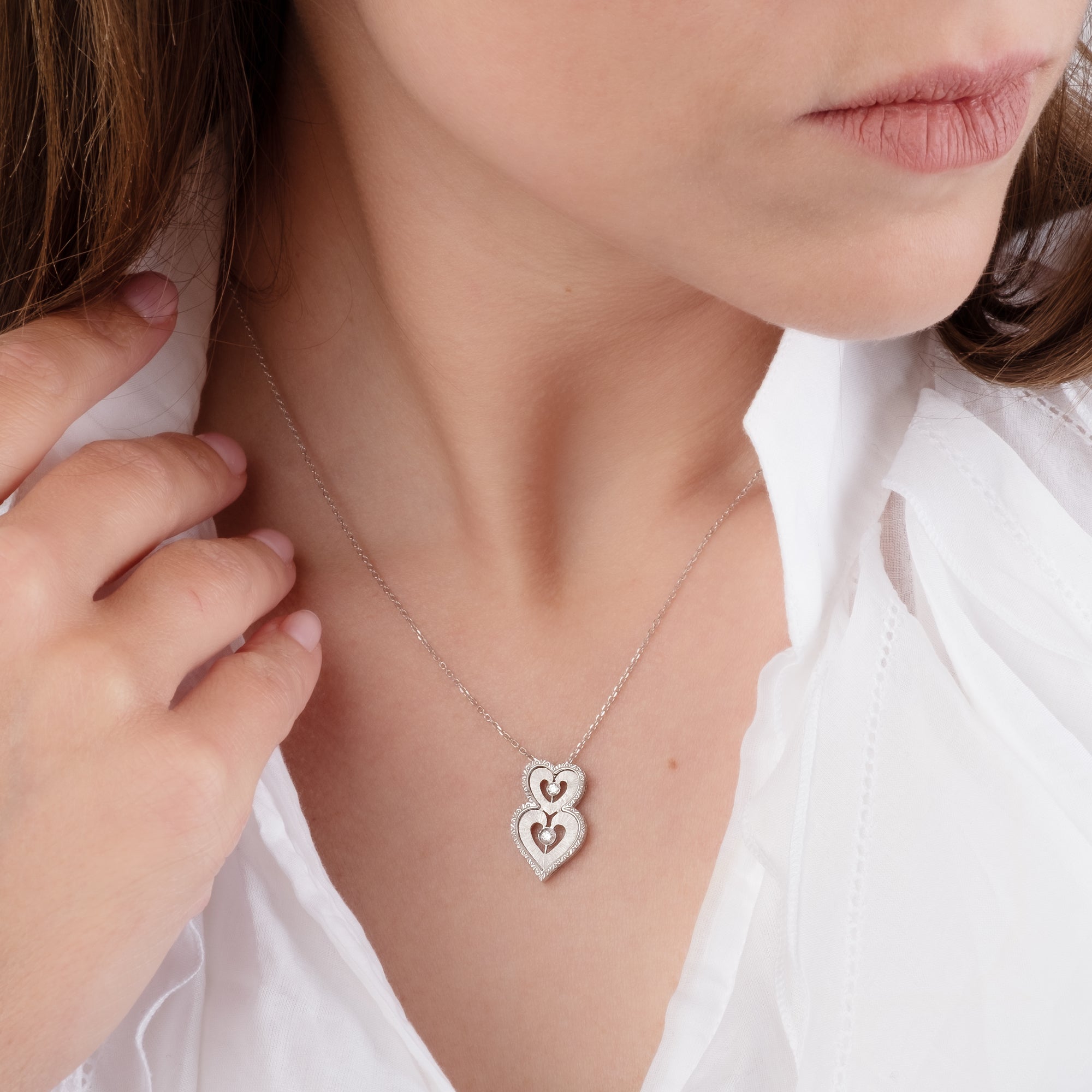 Noi Gioielli Ornato Collana oro bianco 18kt cuori diamanti