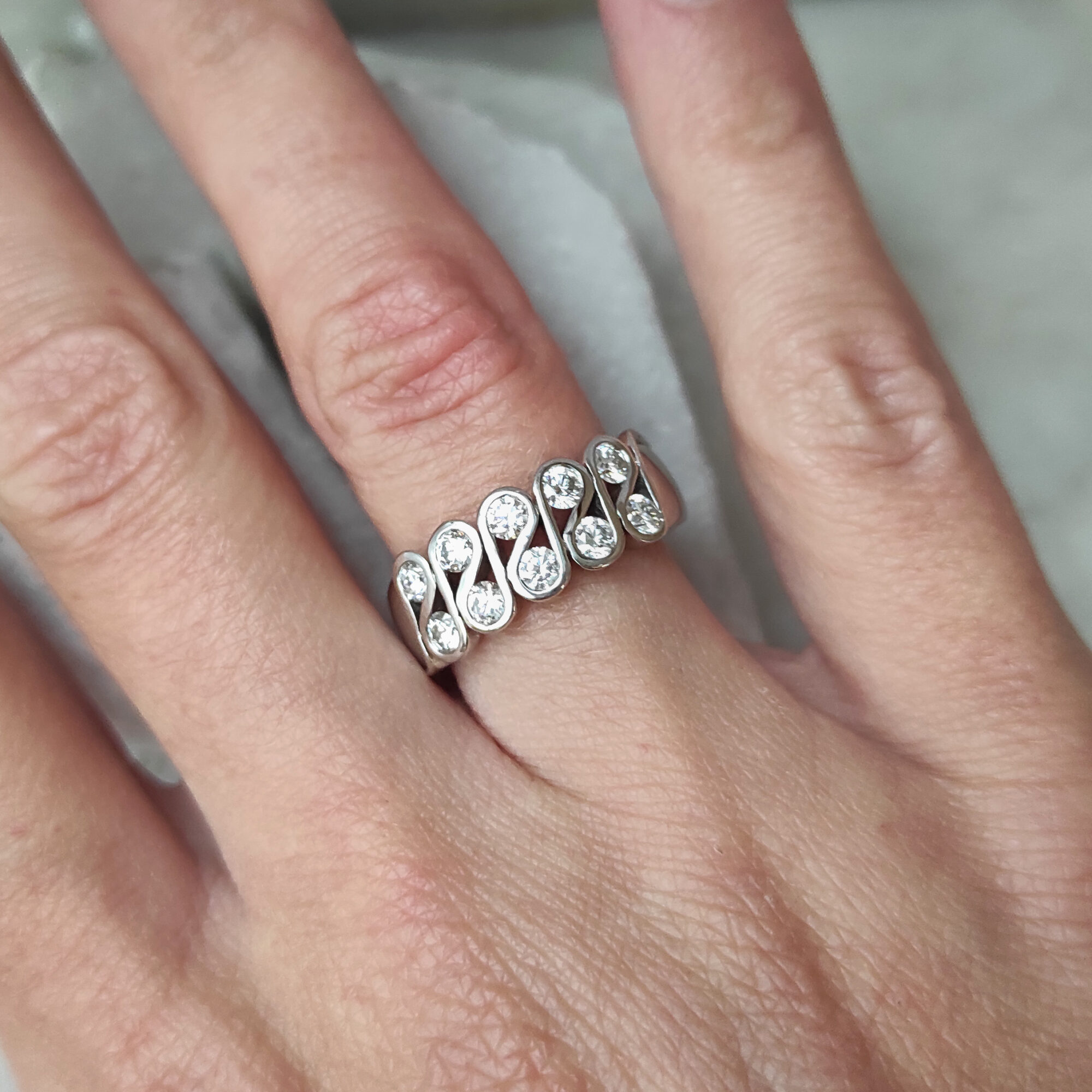 Anna Gioielli Classici Anello oro bianco ondulato diamanti