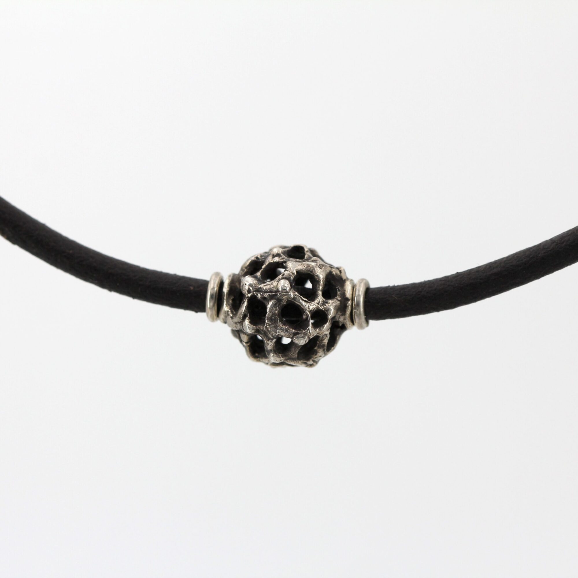 Anna Gioielli Collezione Marte pendente sfera argento cuoio