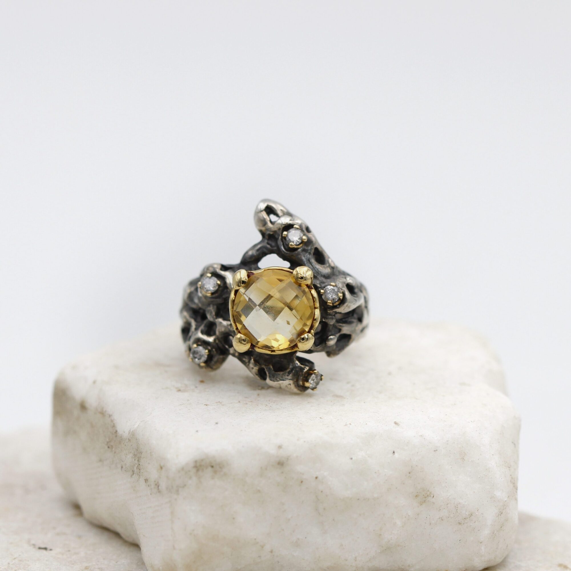Anna Gioielli Collezione Marte anello citrino diamanti grigi
