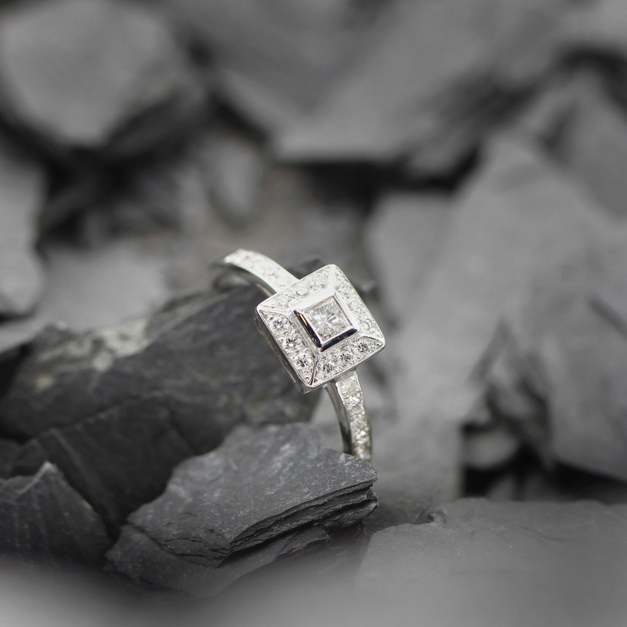 Anna Gioielli Square anello oro bianco diamante Princess halo