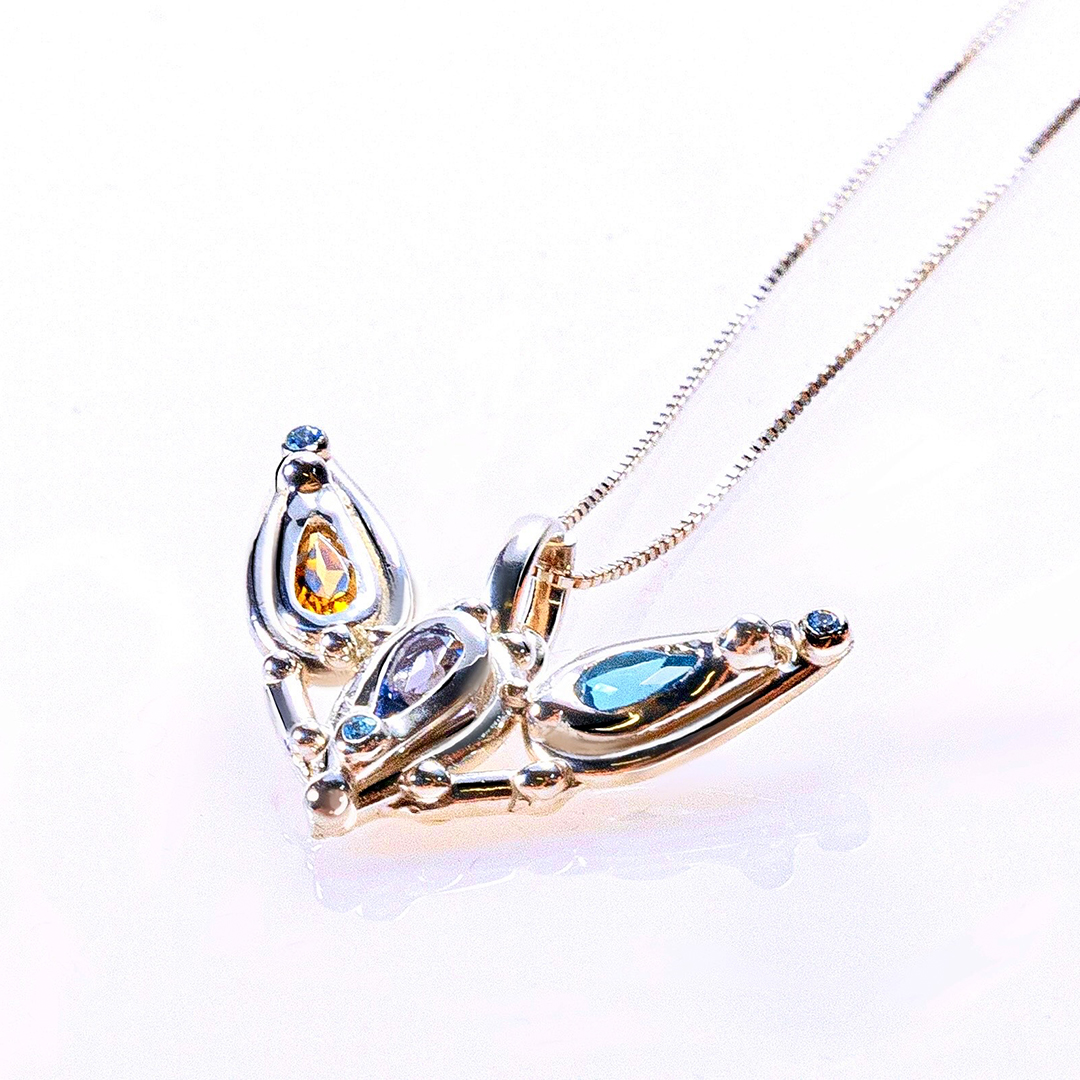 Giulia Iosco Aurora Borealis Trilogy collana donna