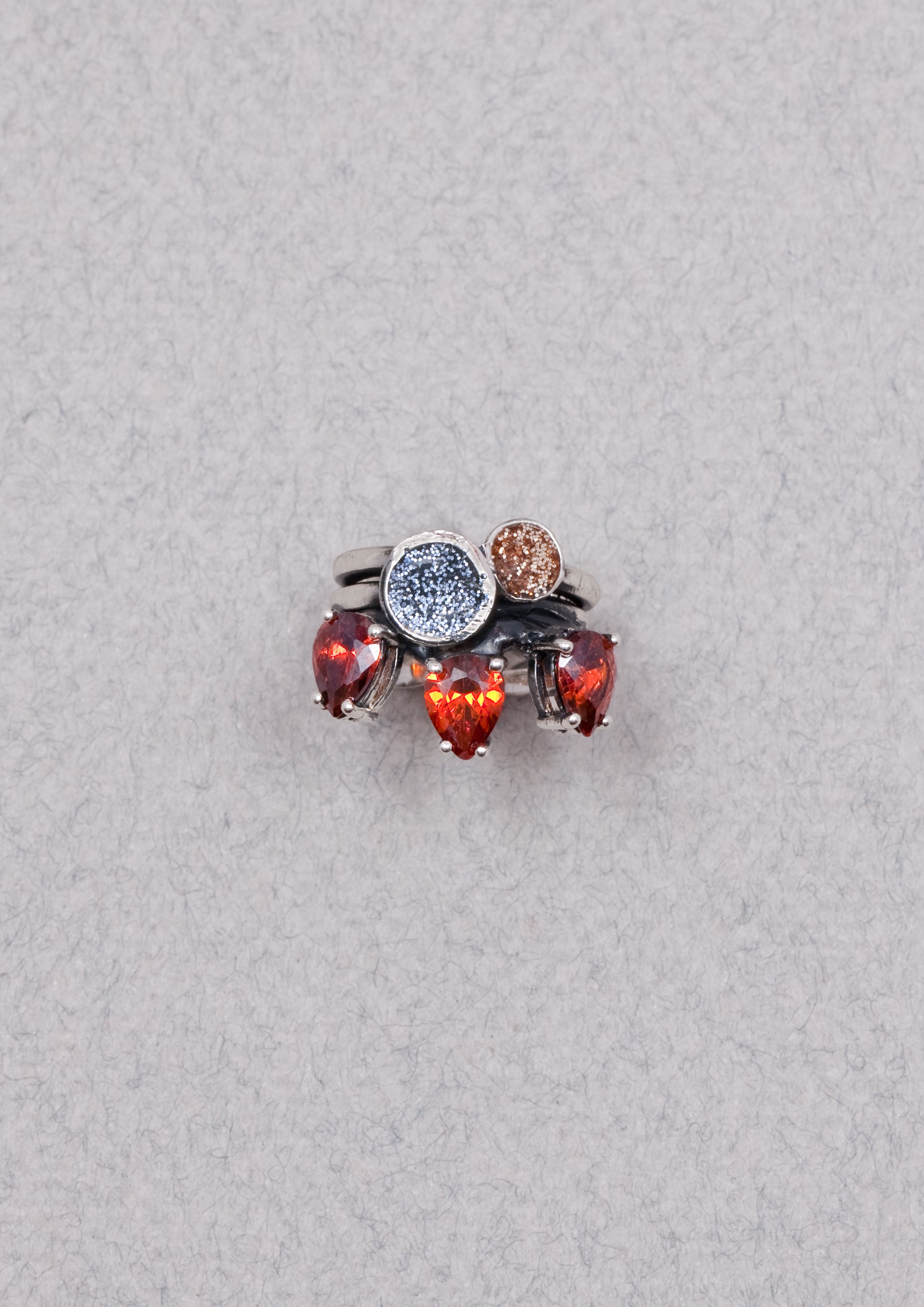 Voodoo Jewels Bold Shapes Iuno anello argento gocce glitter