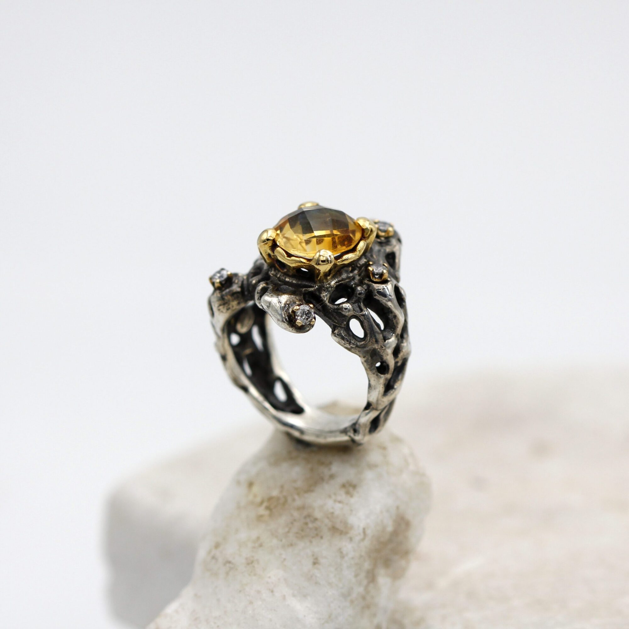 Anna Gioielli Collezione Marte anello citrino diamanti grigi