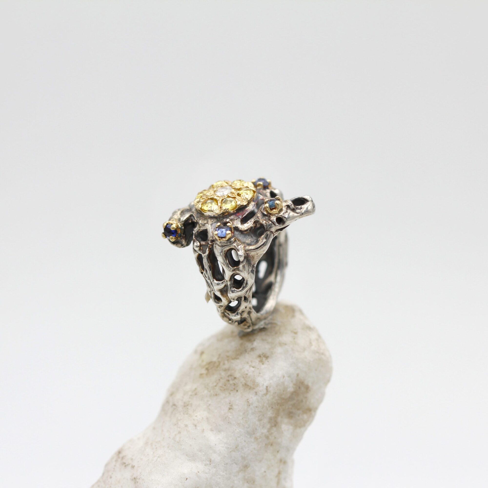 Anna Gioielli Collezione Marte anello oro zaffiri diamante