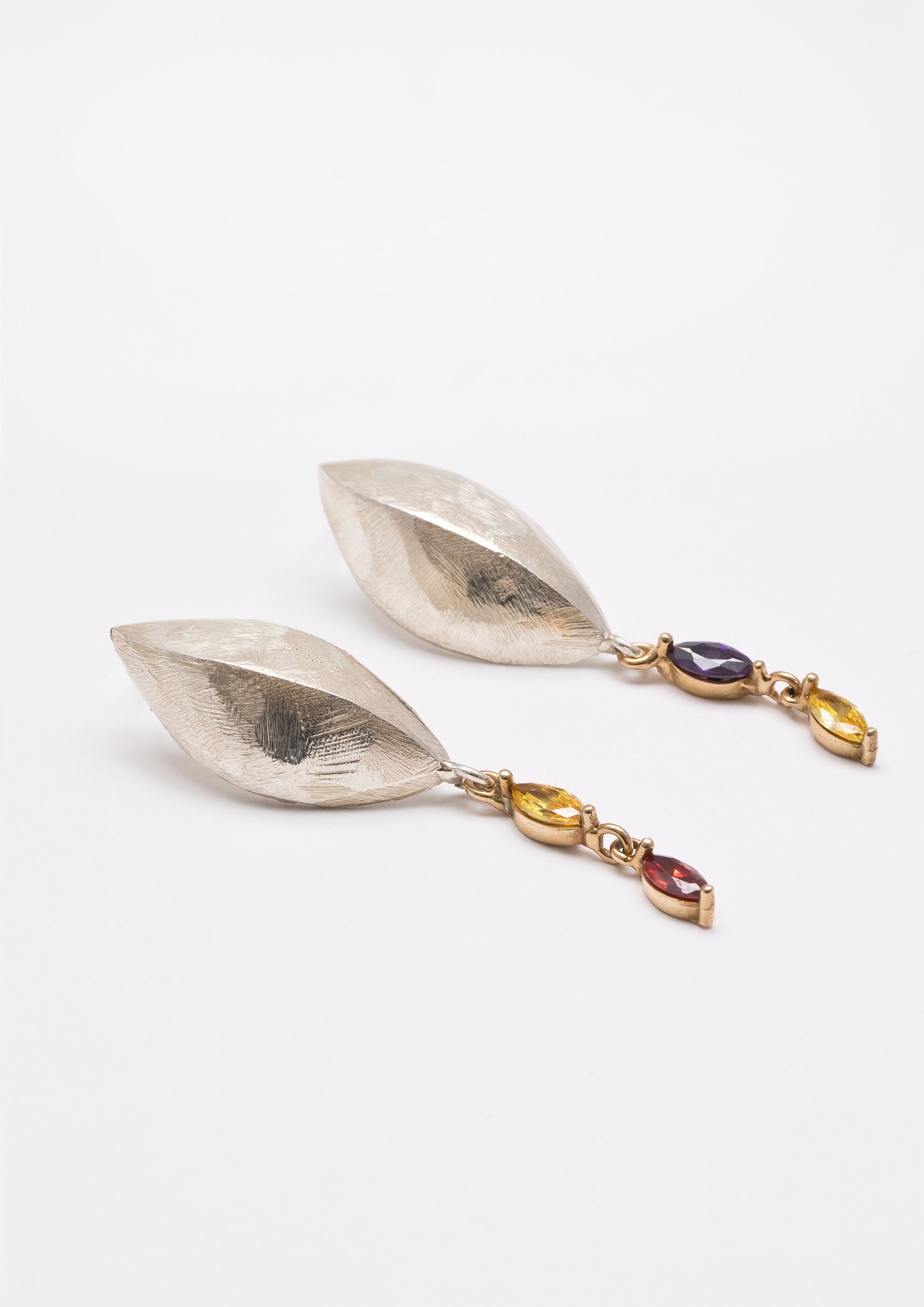 Voodoo Jewels Bold Shapes Feronia orecchini bronzo pietre cocktail