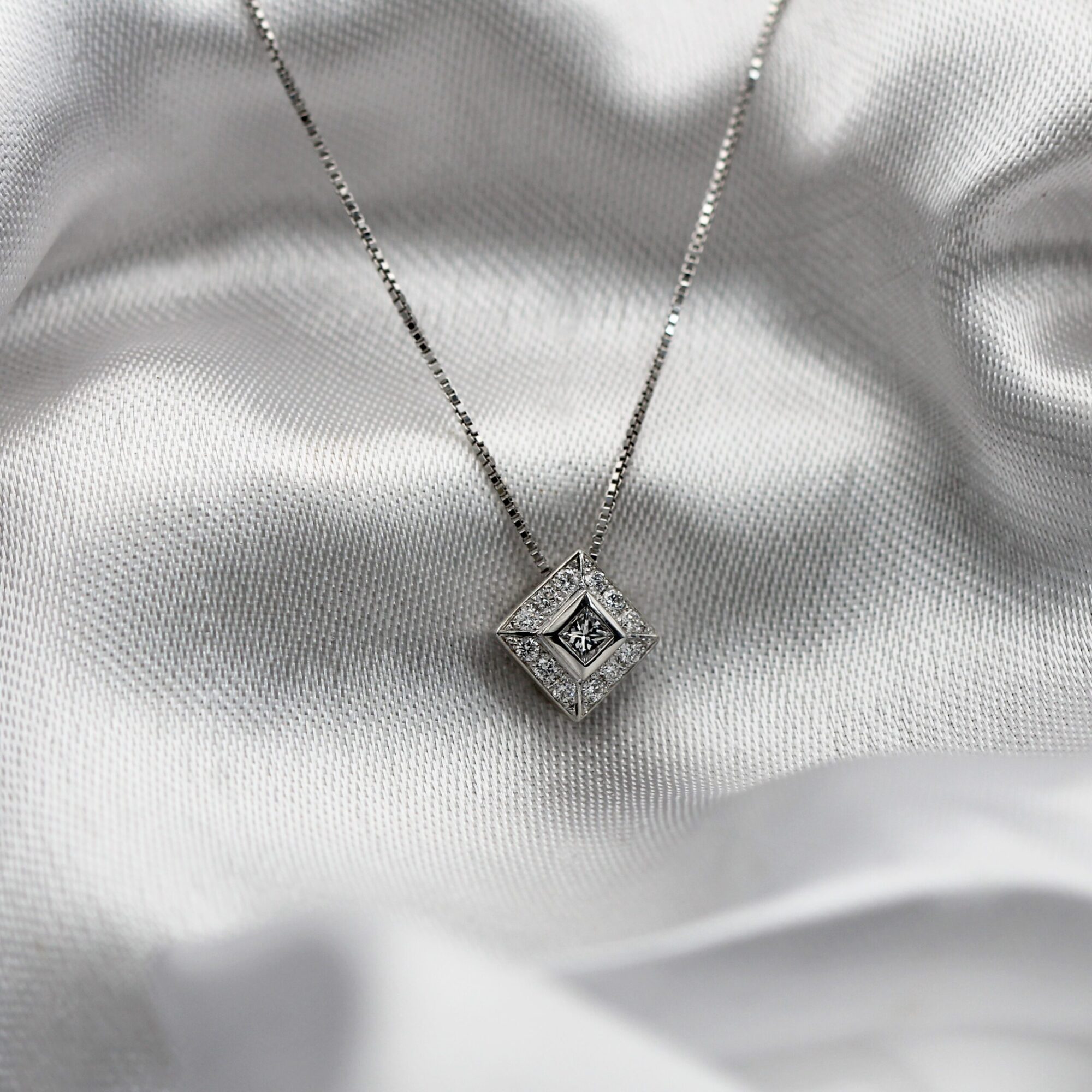 Anna Gioielli Classici Pendente Square Oro Bianco Diamante Princess