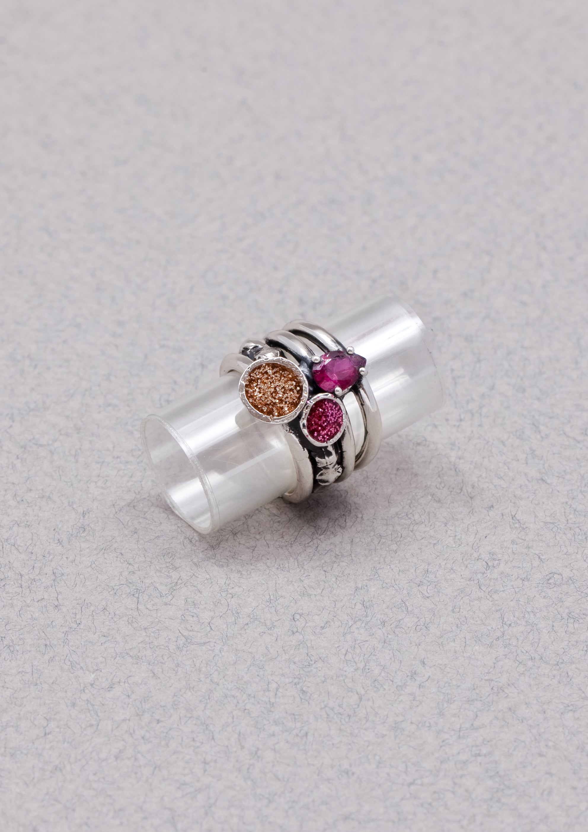Voodoo Jewels Ambrosia anello argento brunito pietra goccia