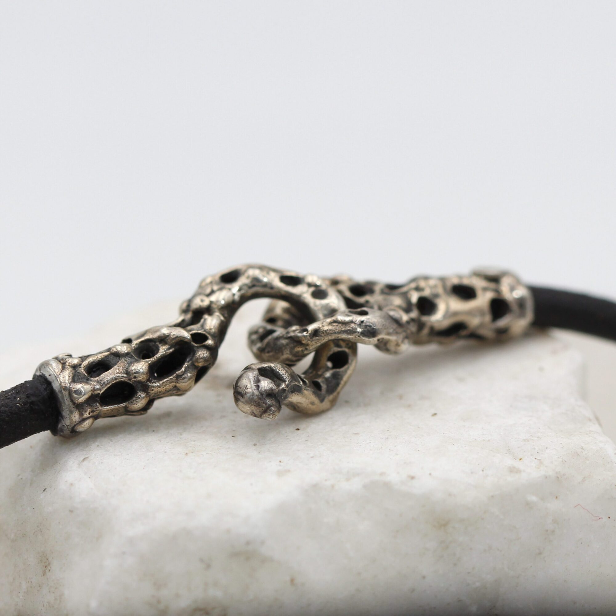 Anna Gioielli Collezione Marte pendente sfera argento cuoio