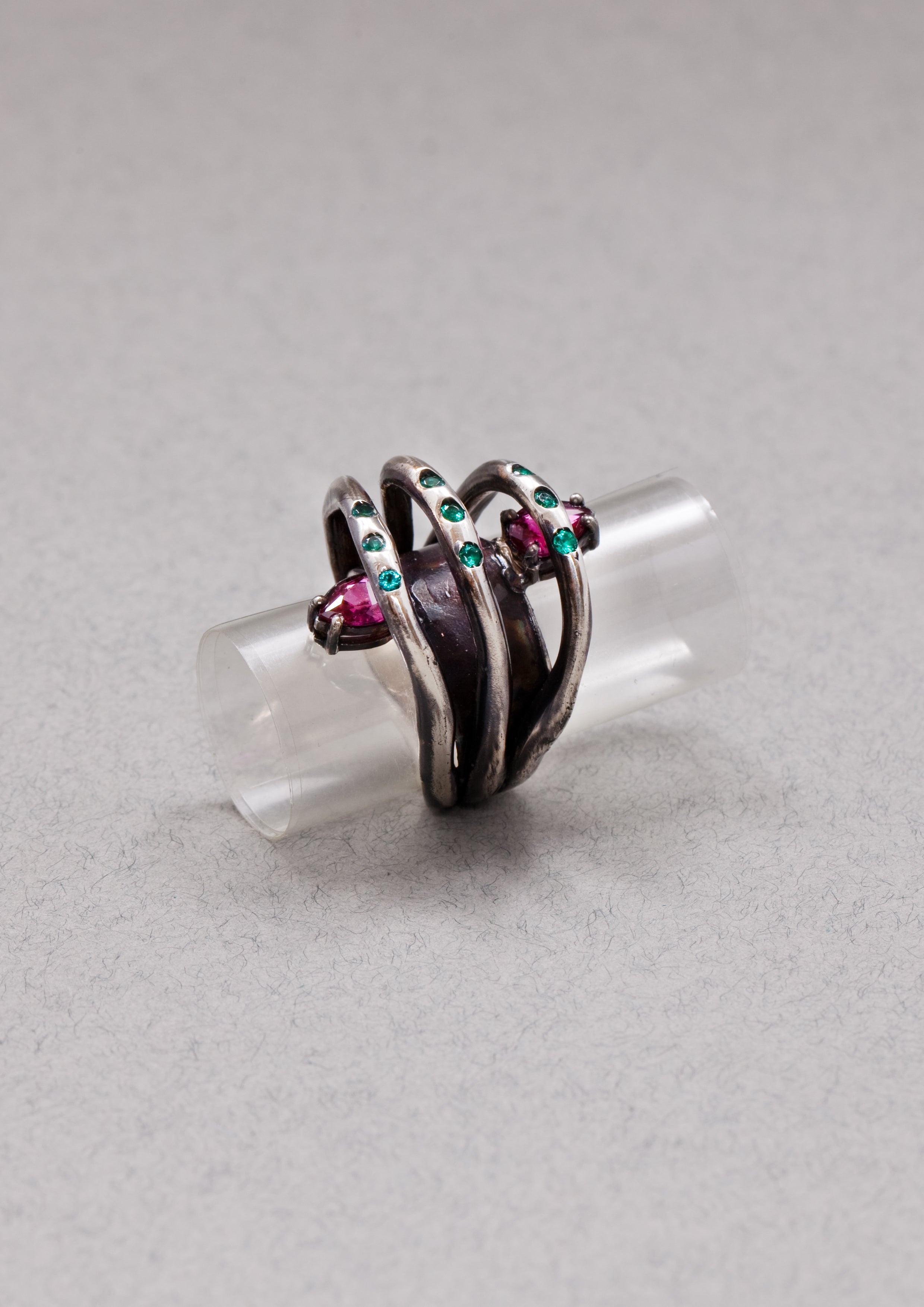 Voodoo Jewels Bold Shapes Lianas anello argento brunito pietre