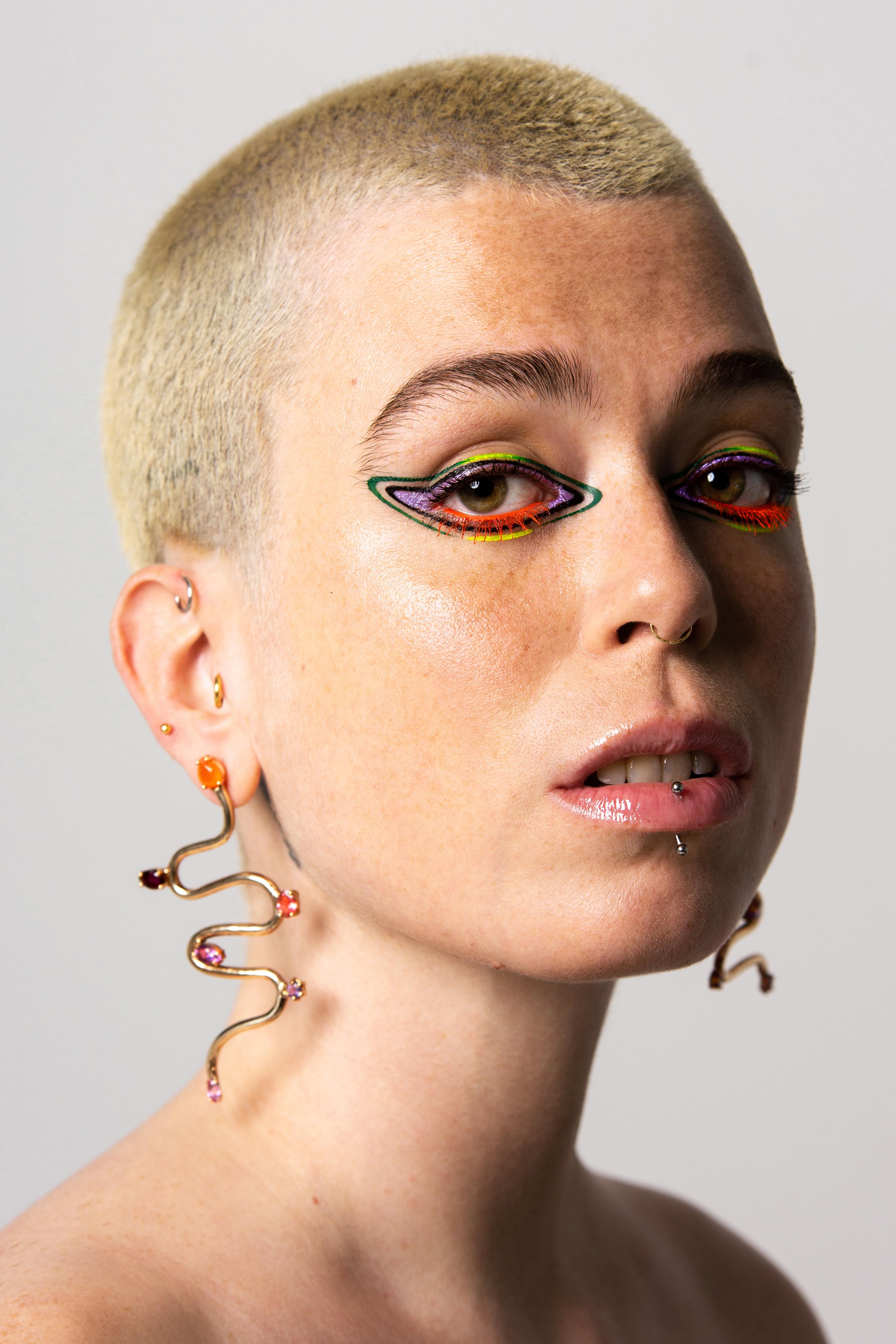 Voodoo Jewels Bold Shapes Yamuna orecchini argento dorato pietre