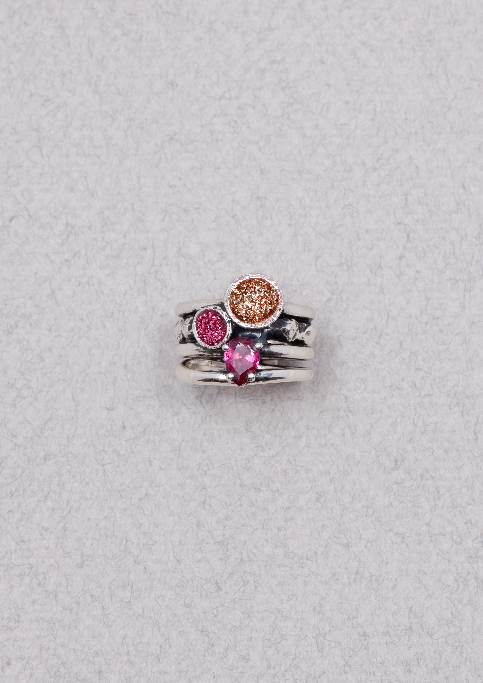 Voodoo Jewels Ambrosia anello argento brunito pietra goccia
