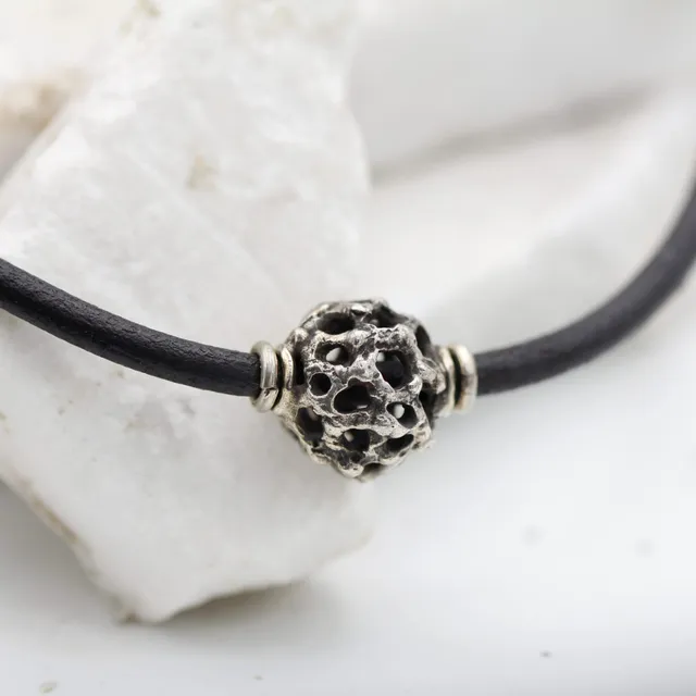 Anna Gioielli Collezione Marte pendente sfera argento cuoio