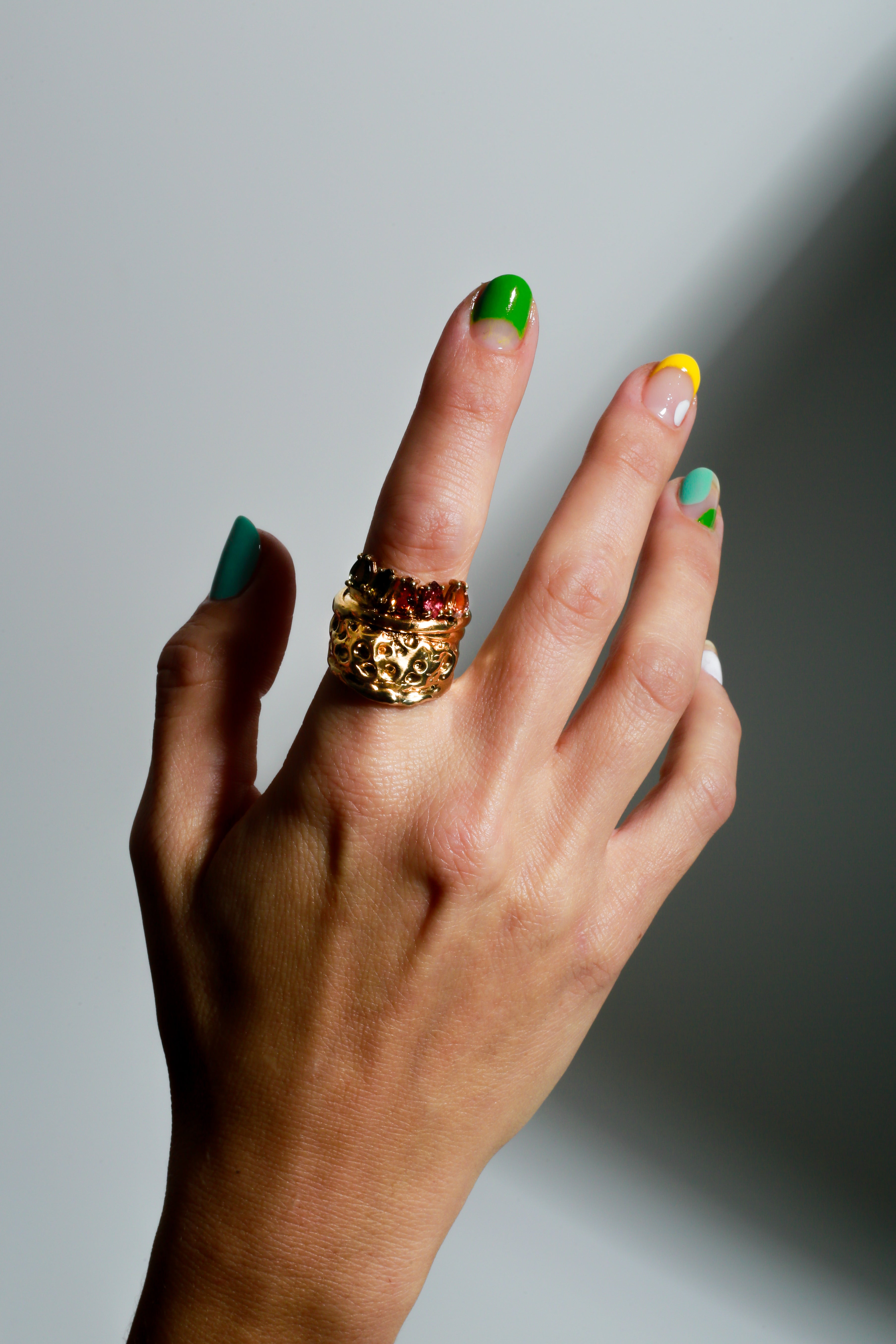 Voodoo Jewels Bold Shapes Cata anello oro tormaline naturali
