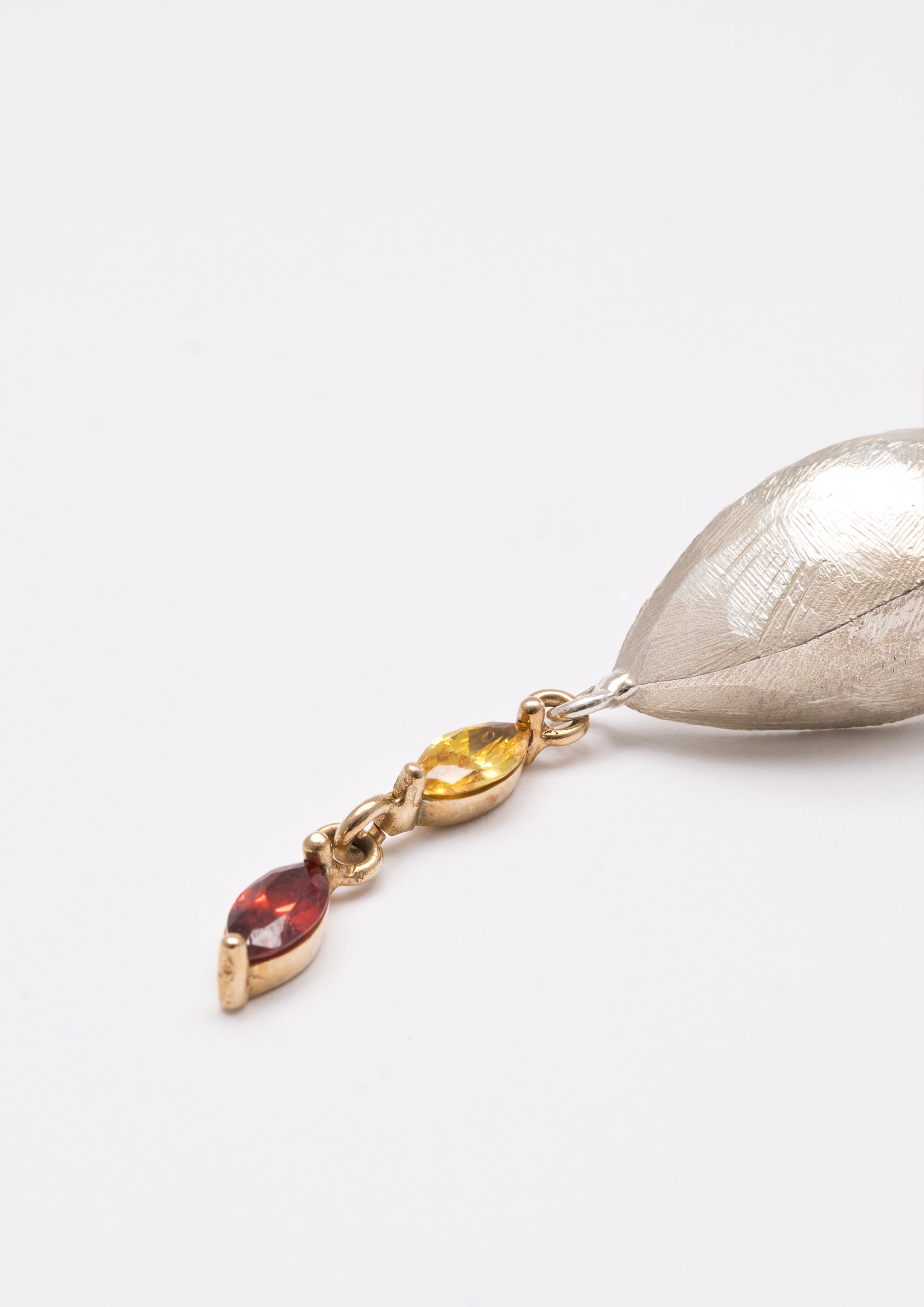 Voodoo Jewels Bold Shapes Feronia orecchini bronzo pietre cocktail