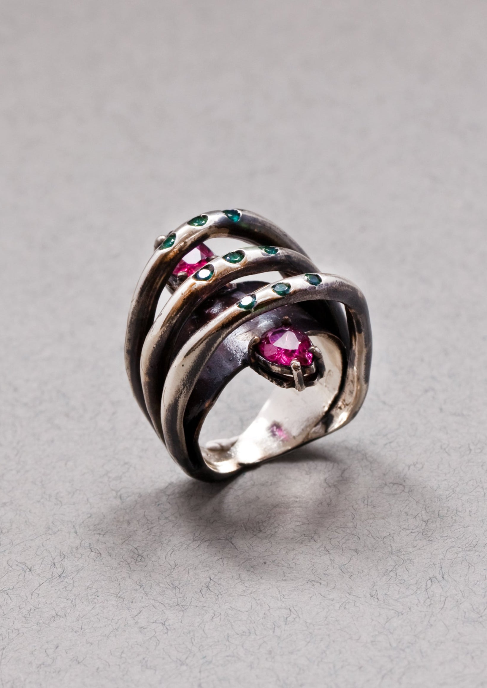 Voodoo Jewels Bold Shapes Lianas anello argento brunito pietre