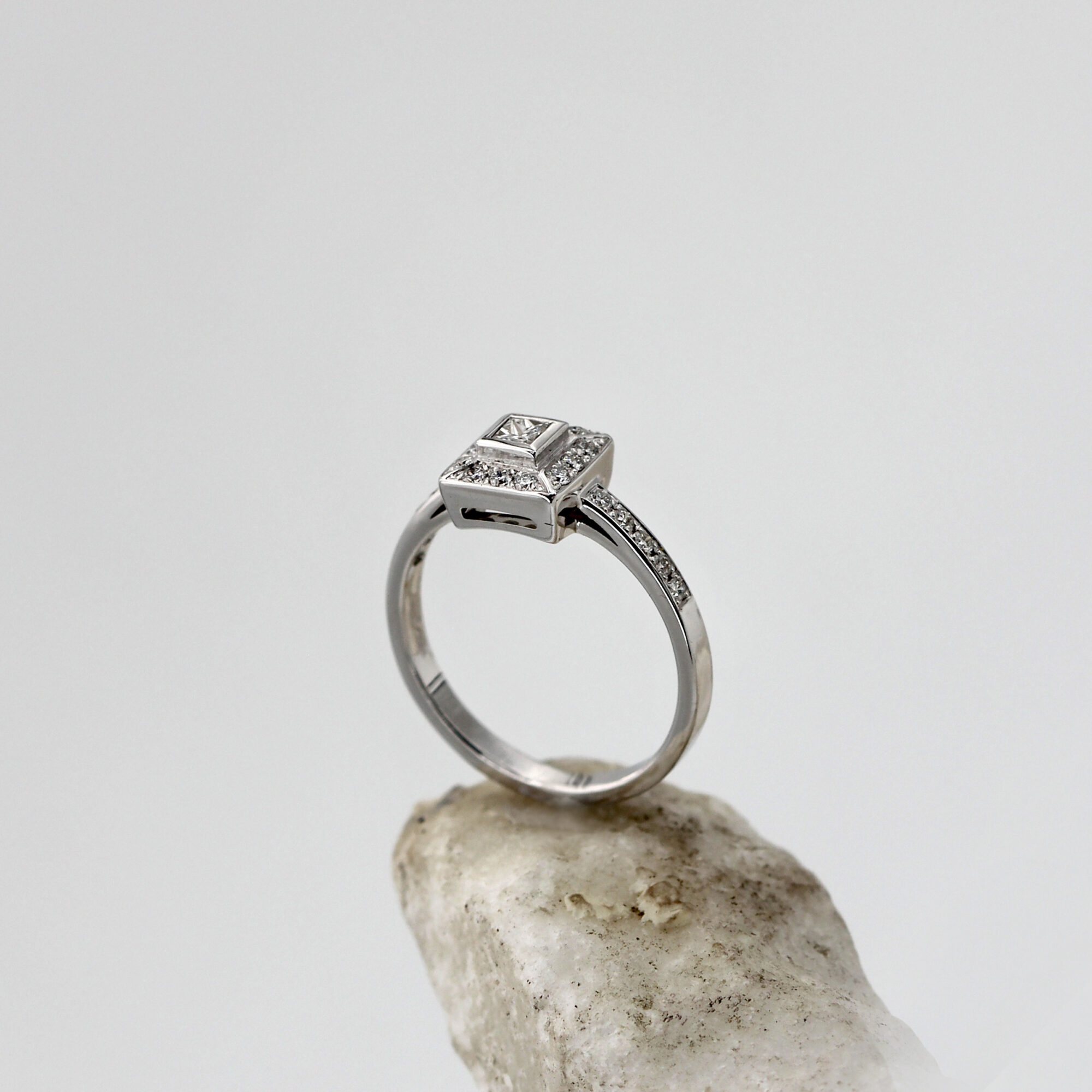 Anna Gioielli Square anello oro bianco diamante Princess halo