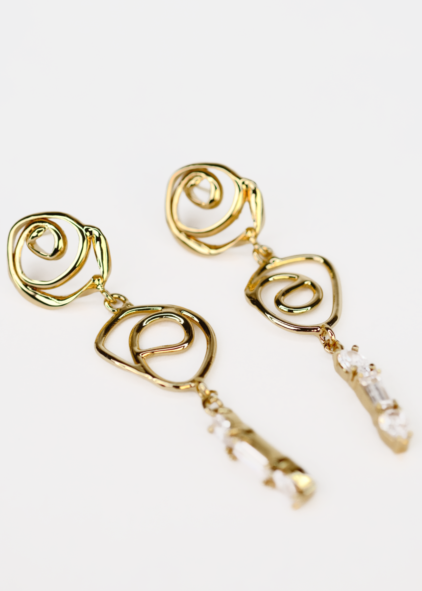 Voodoo Jewels Bold Shapes Sun orecchini zirconi bianchi