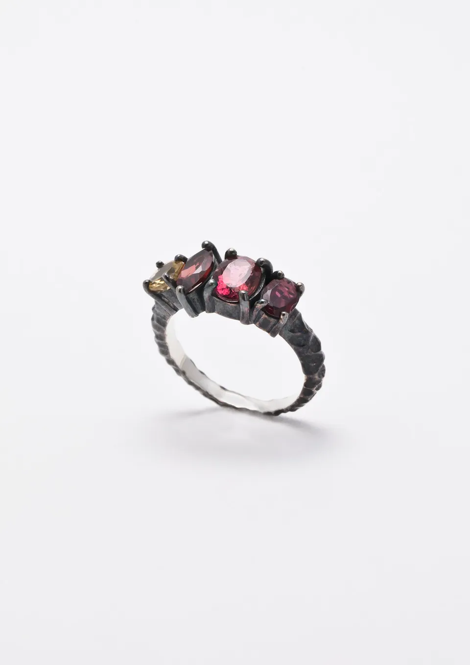 Voodoo Jewels Bold Shapes Dark Nari anello brunito tormaline
