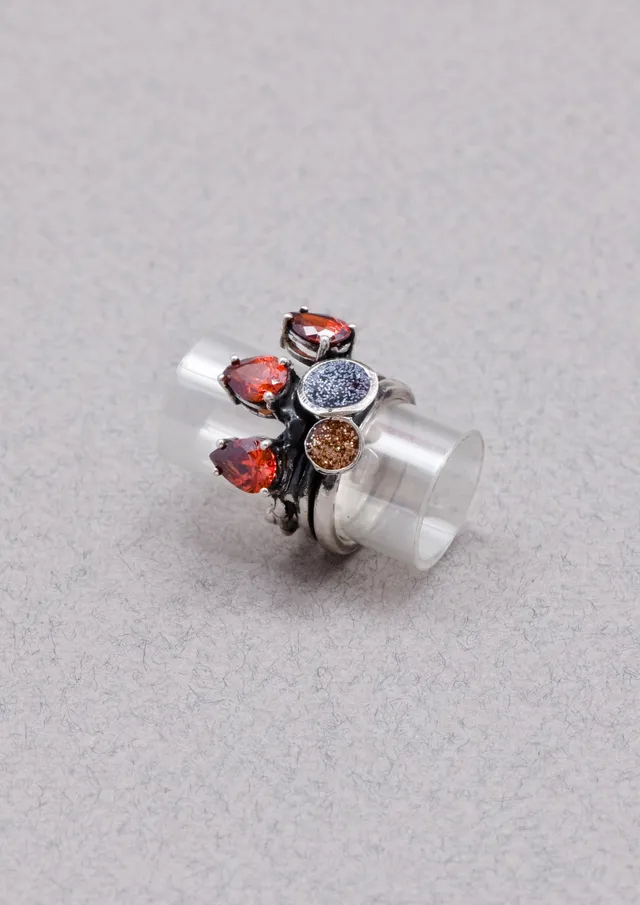 Voodoo Jewels Bold Shapes Iuno anello argento gocce glitter