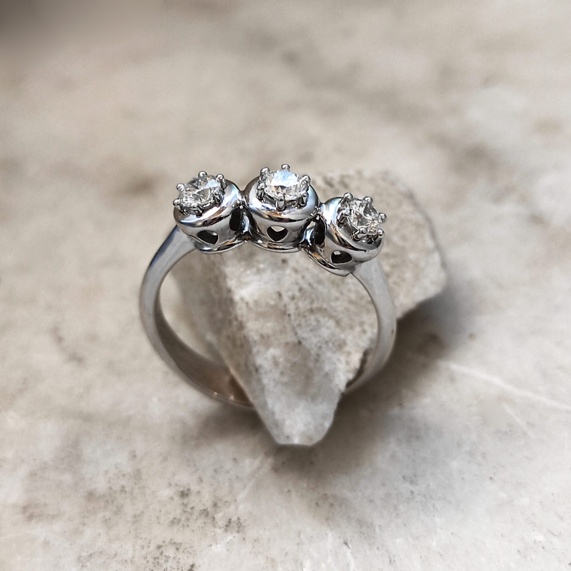 Anna Gioielli Classici anello trilogy oro bianco 3 diamanti 0.45ct