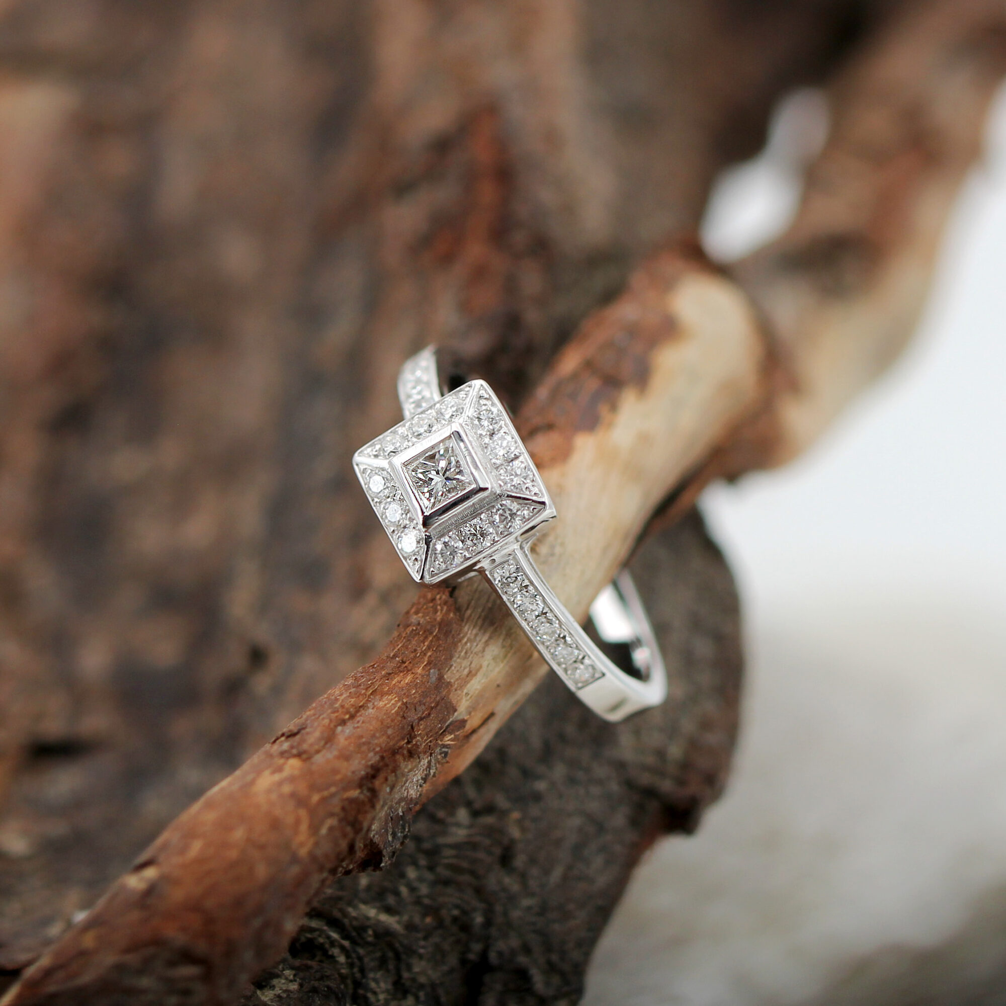 Anna Gioielli Square anello oro bianco diamante Princess halo