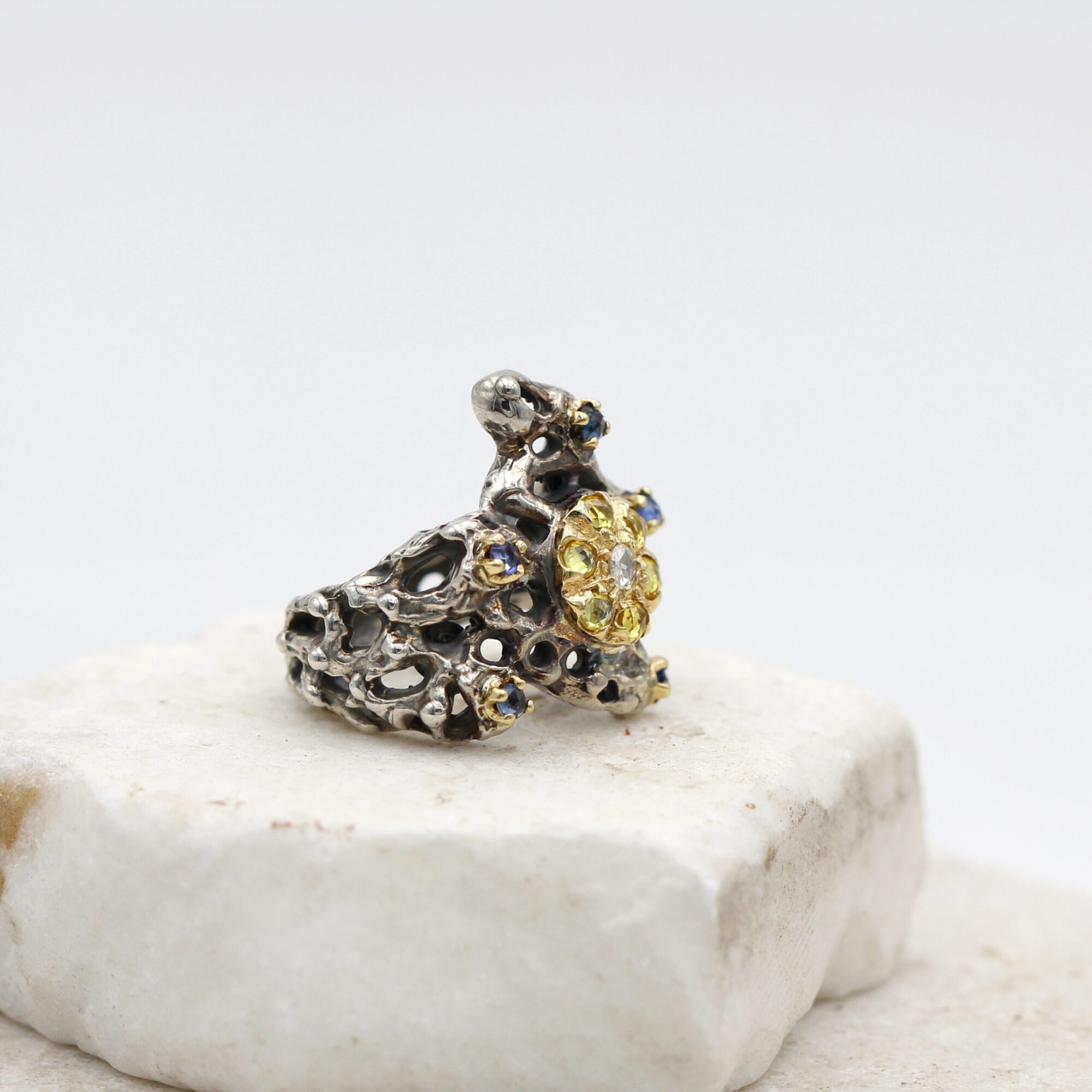 Anna Gioielli Collezione Marte anello oro zaffiri diamante