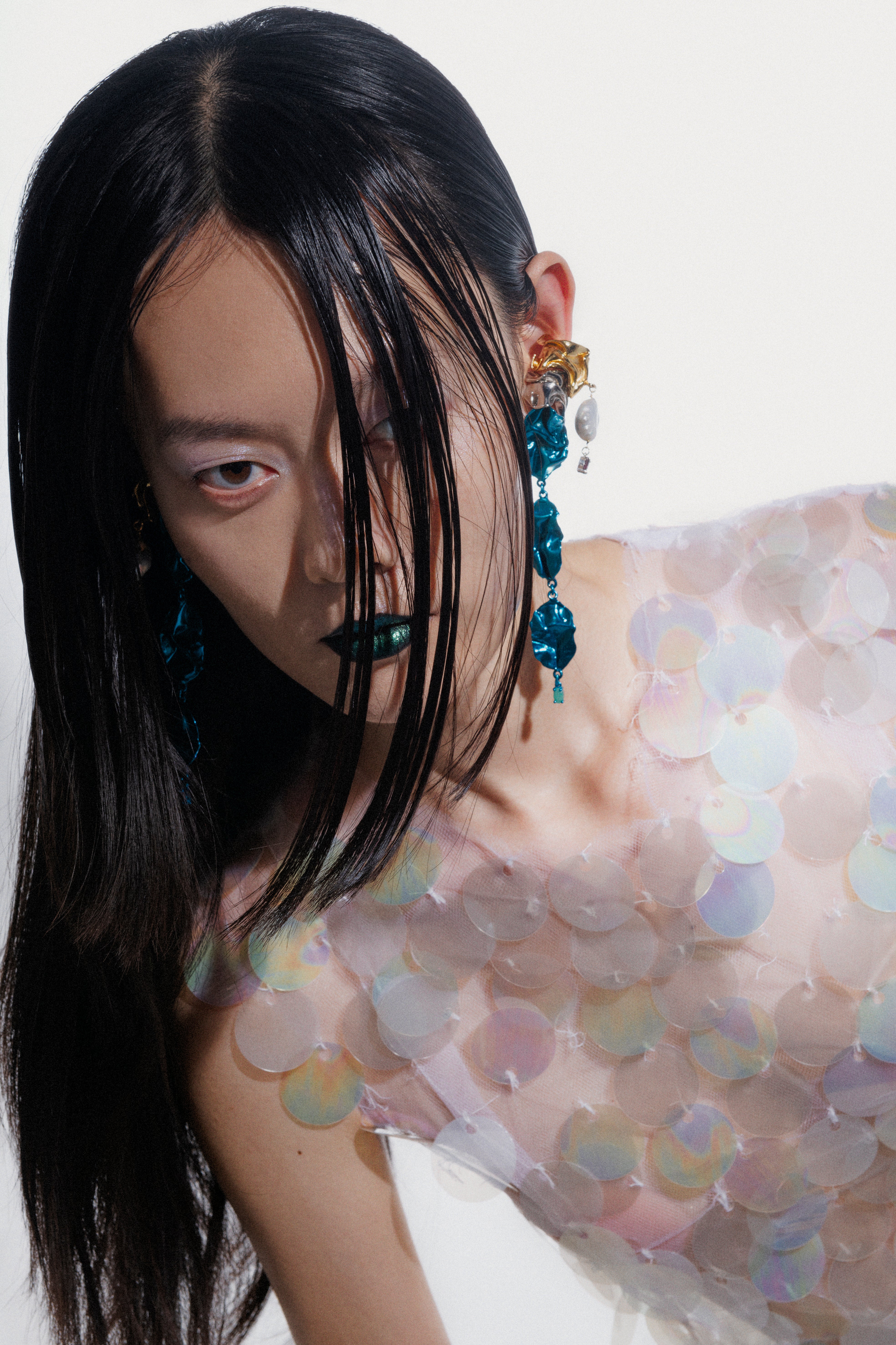 Voodoo Jewels Bold Shapes Rama earcuff perla oro