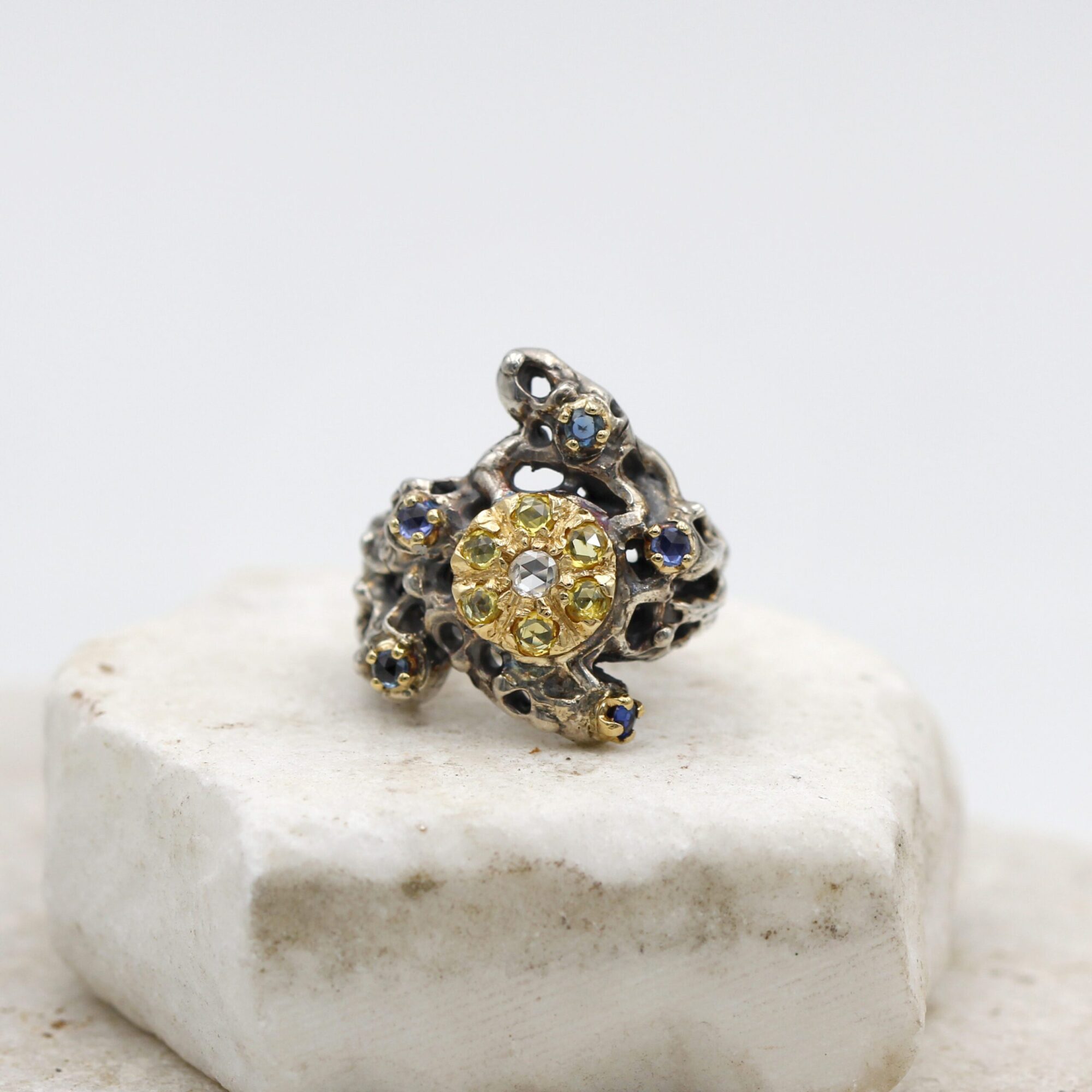 Anna Gioielli Collezione Marte anello oro zaffiri diamante