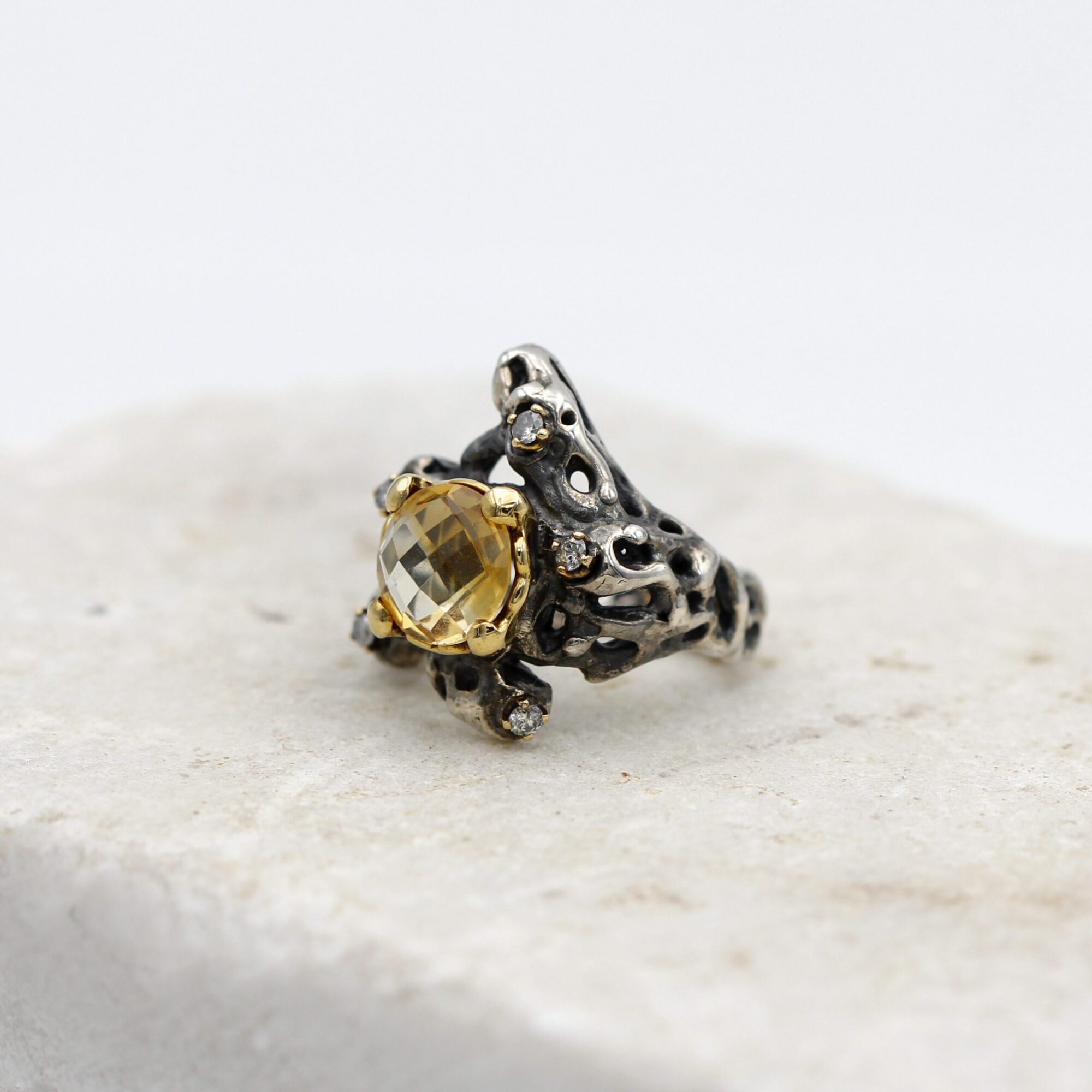 Anna Gioielli Collezione Marte anello citrino diamanti grigi