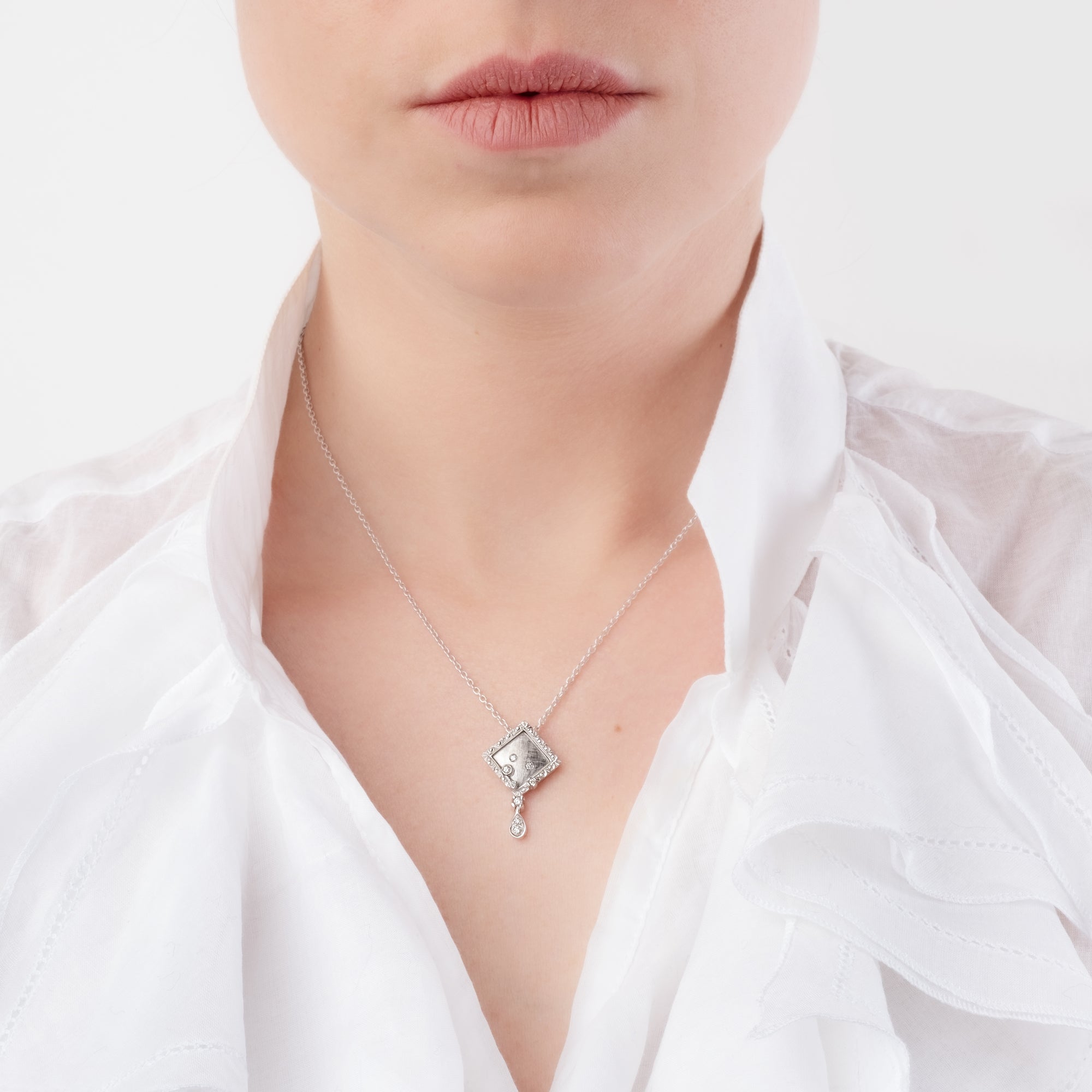 Noi Gioielli Ornato pendente oro bianco diamanti catena 42